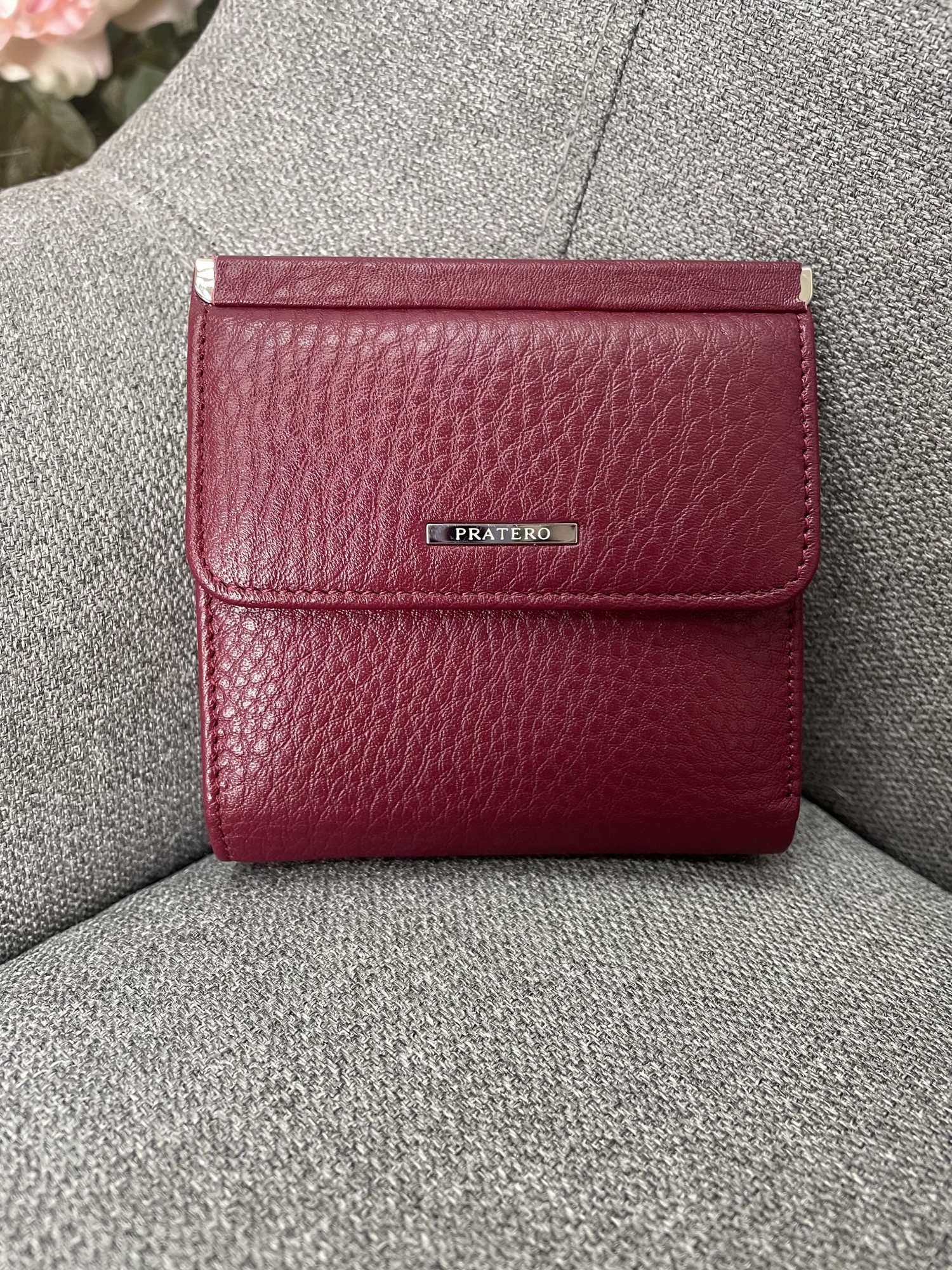 

Кошелёк женский кожаный 9 9 2 см. Magicbag Бордовый