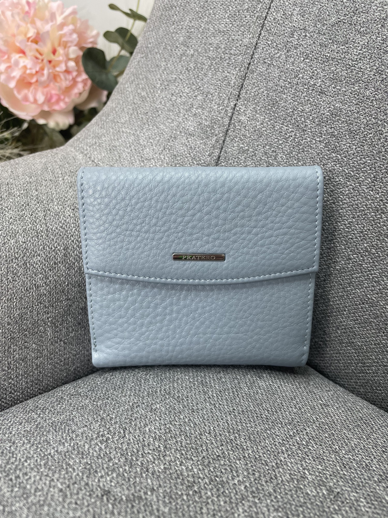

Кошелёк женский кожаный 10 10 2 см. Magicbag Голубой
