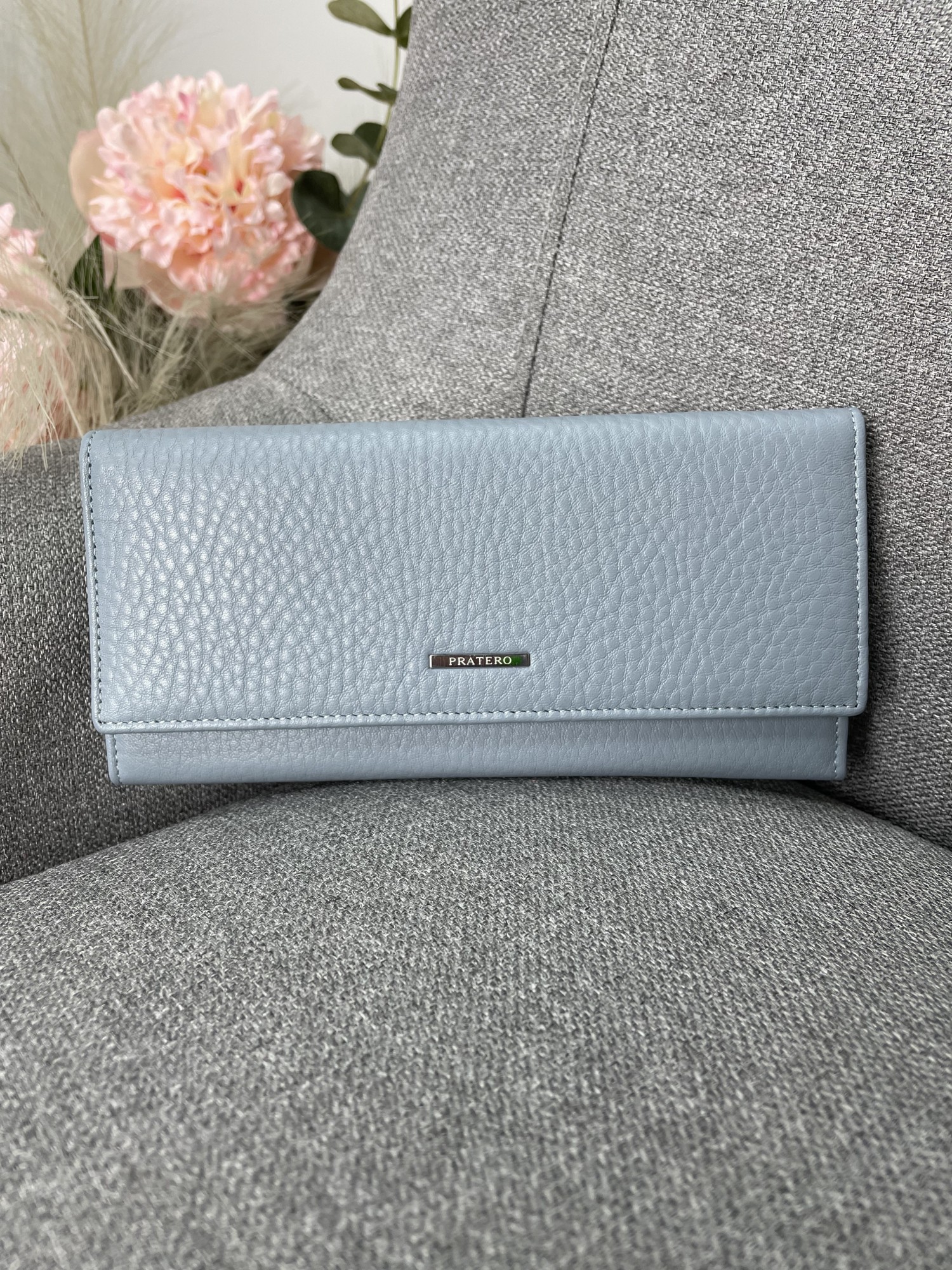 

Кошелёк женский кожаный 9 18 1 см. Magicbag Голубой