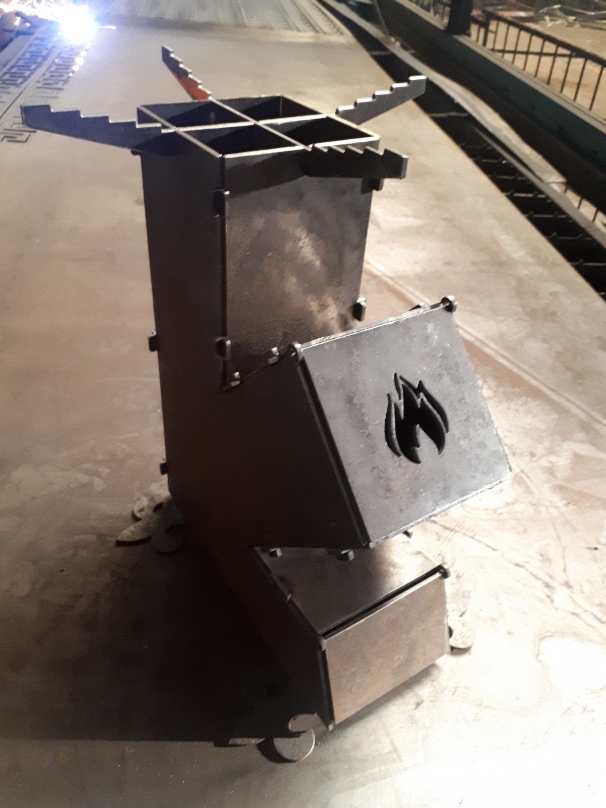 

Ракетная печь,буржуйка, турбо печка,топка,сковорода.