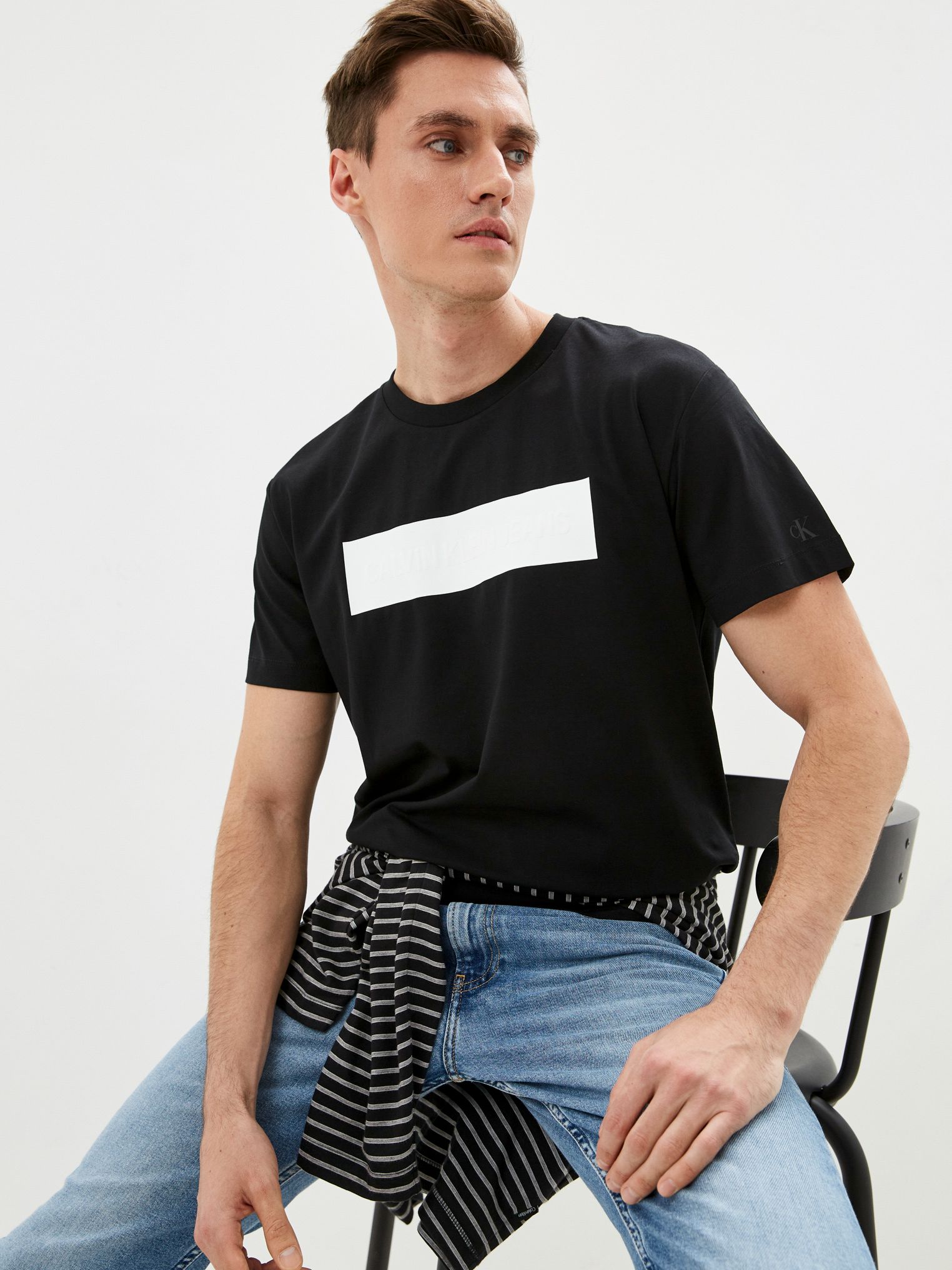 

Футболка Calvin Klein Jeans Blocking Logo Tee J30J318453-BEH M Черная