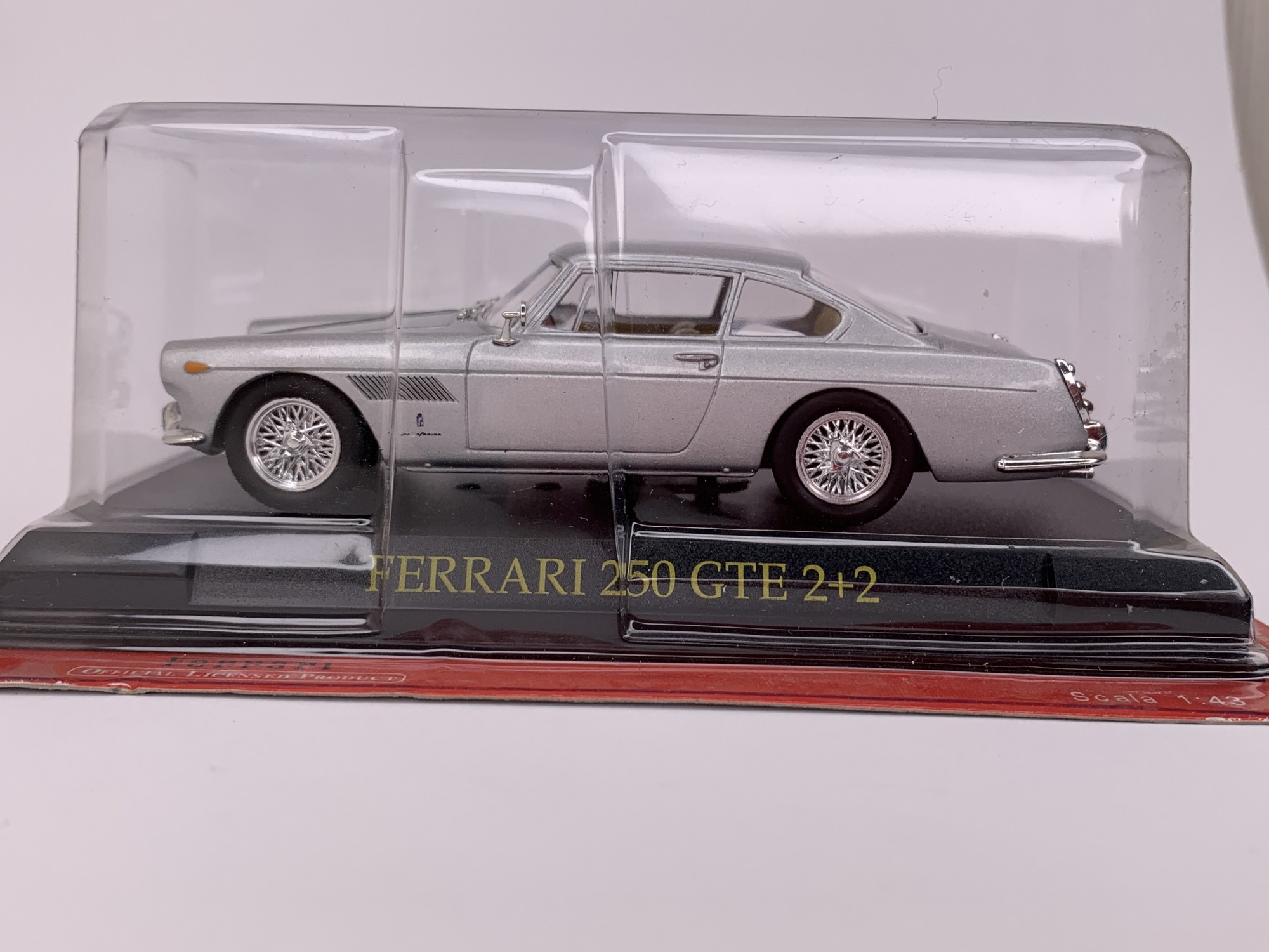 

Автомодель Altaya Ferrari 250 GTE 2+2 (CK47020)