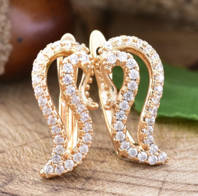 

Серьги Xuping 25900 размер 18х9 мм белые фианиты вес 2.8 г позолота 18К