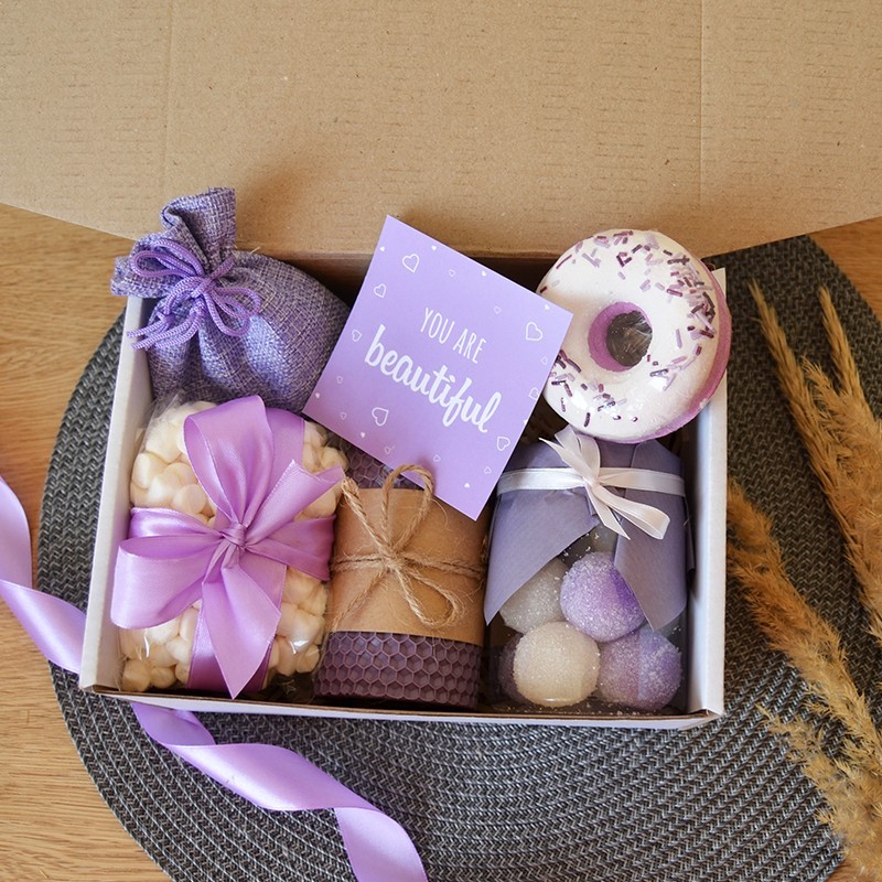 

Подарочный набор для женщины FoxyBox Сад любви