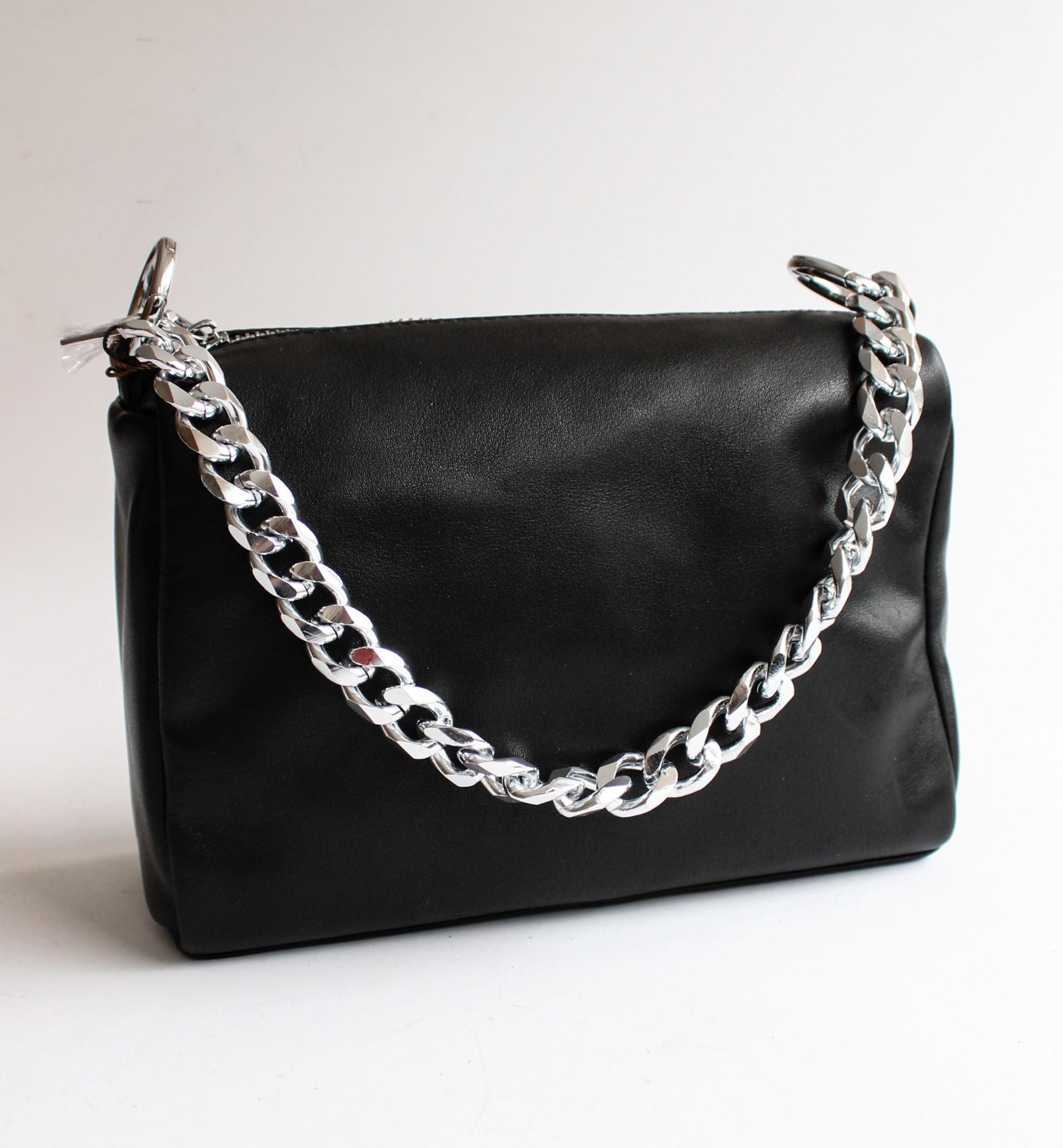 

Жіноча шкіряна чорна сумка Tomfrie 13175