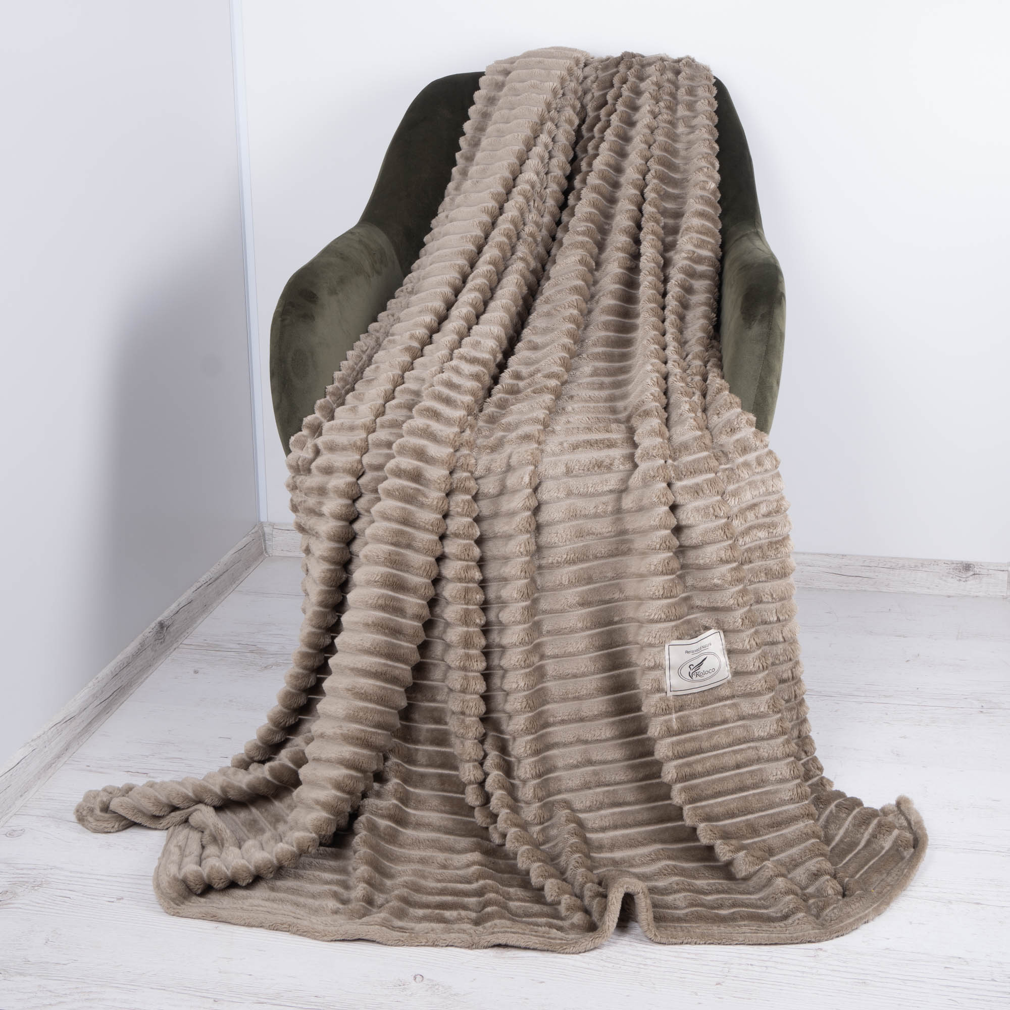 

Плед об'ємний 220см*240см бежево-зелений (1877) KOLOCO