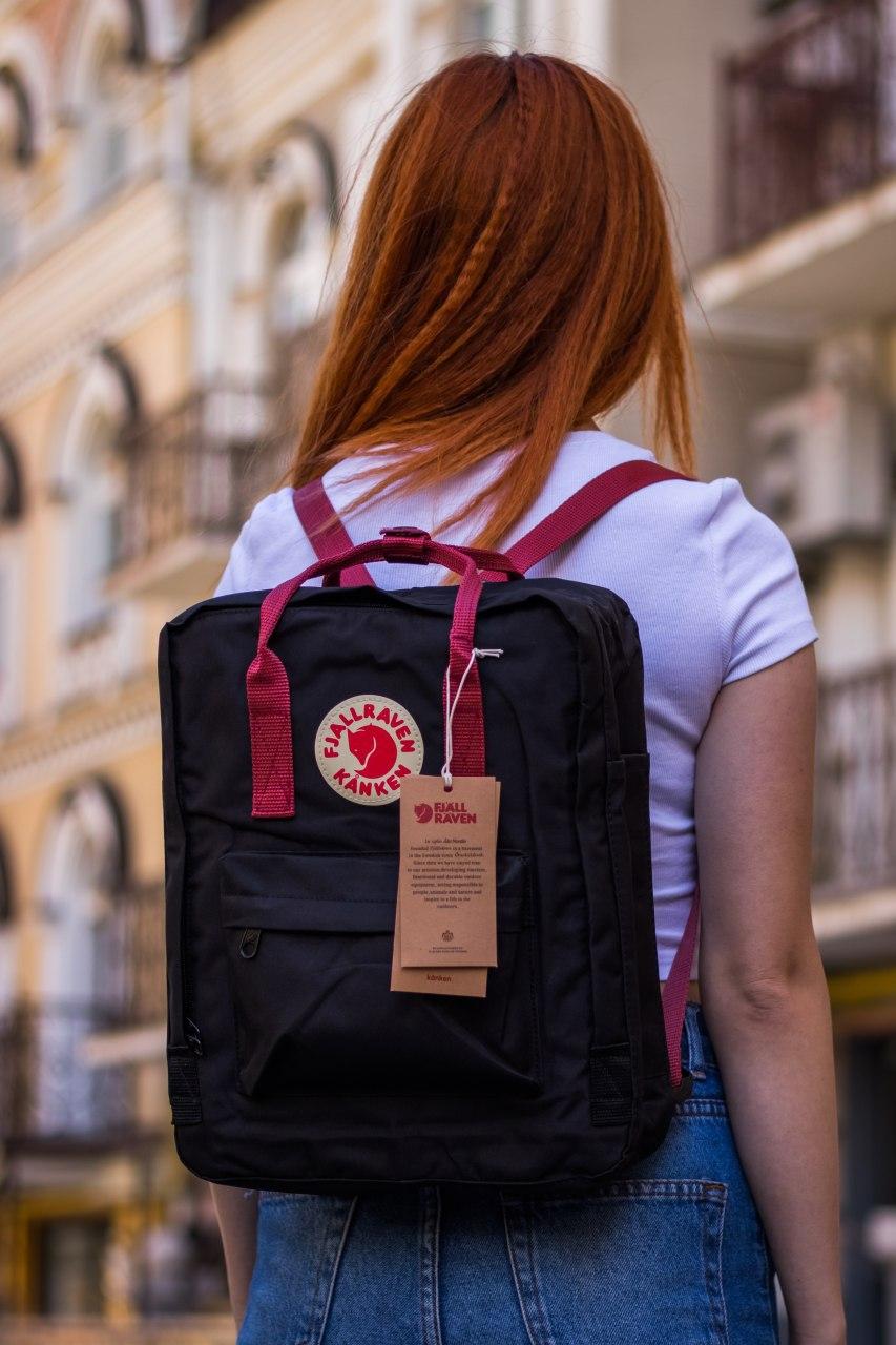 

Рюкзак Fjallraven Kanken черный с красной ручкой Classic