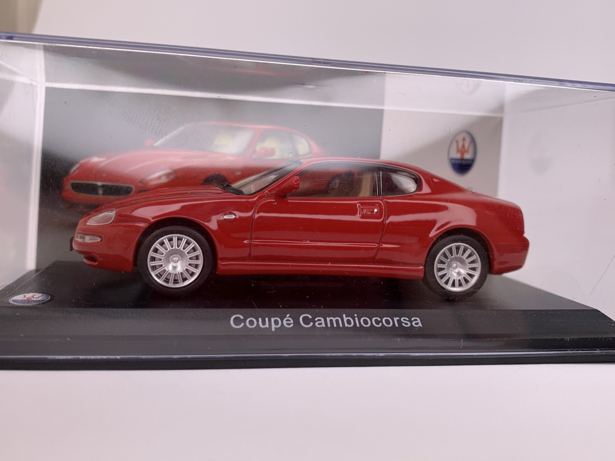 

Автомодель Leo Models Maserati Coupe Cambiocorsa 2002 (CK37147)