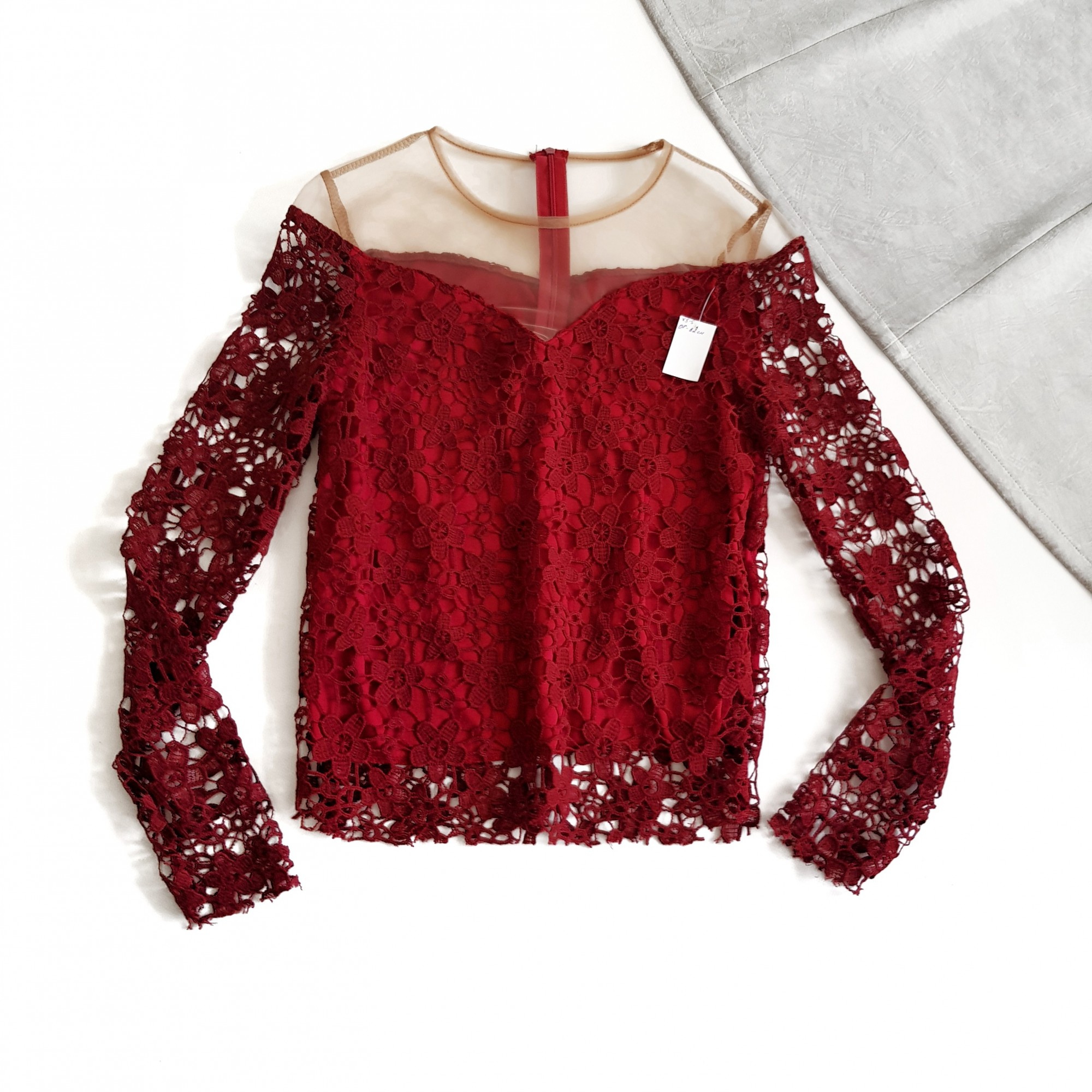 

Блуза бордовая кружевная с телесной сеткой сверху 4346, Блуза бордовая кружевная с телесной сеткой сверху 4346 XS (40)