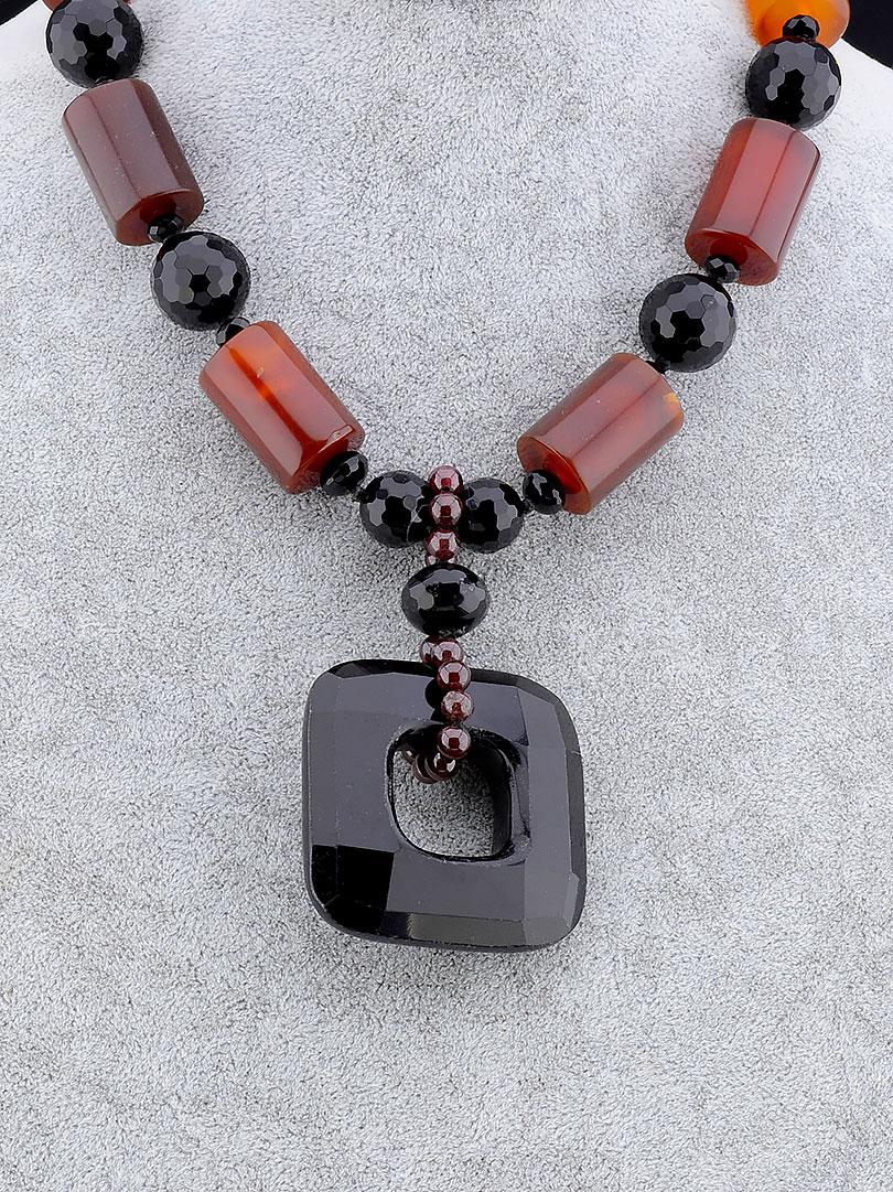 

Бусы Агат, Сердолик, Гранат 60 см.054646
