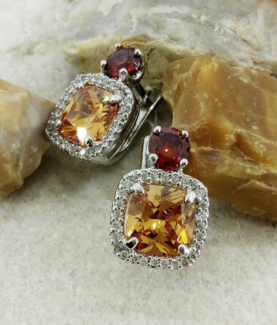

Серьги из серебра "МИКС" с цитрином и рубином (в футляре) ,