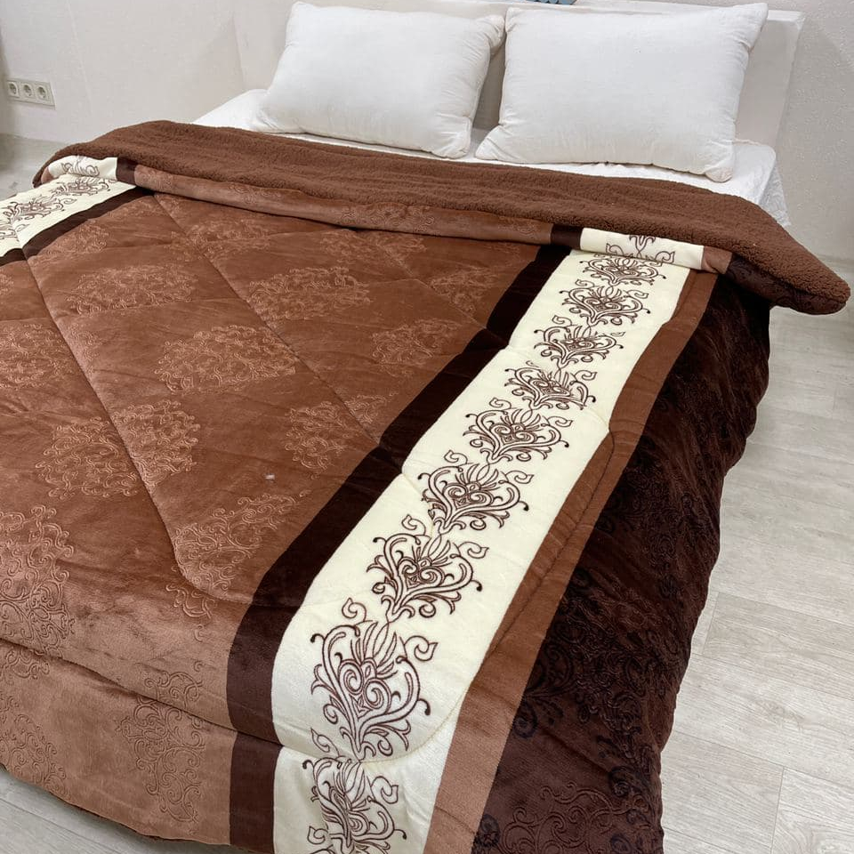 

Одеяло холлофайбер Cappone из микрофибры Дорожка Цветочная 160х200 см Коричневая