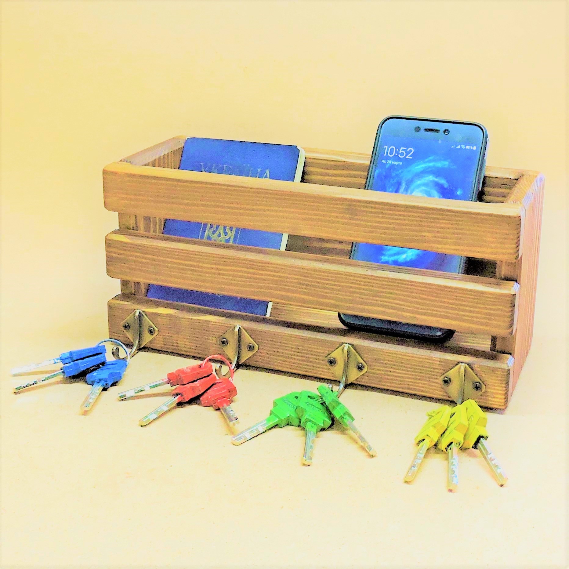 

Ключница настенная из натурального дерева MIZ Кастелло мускат 26х12х10 см (MIZ-КЛЧ-000307)