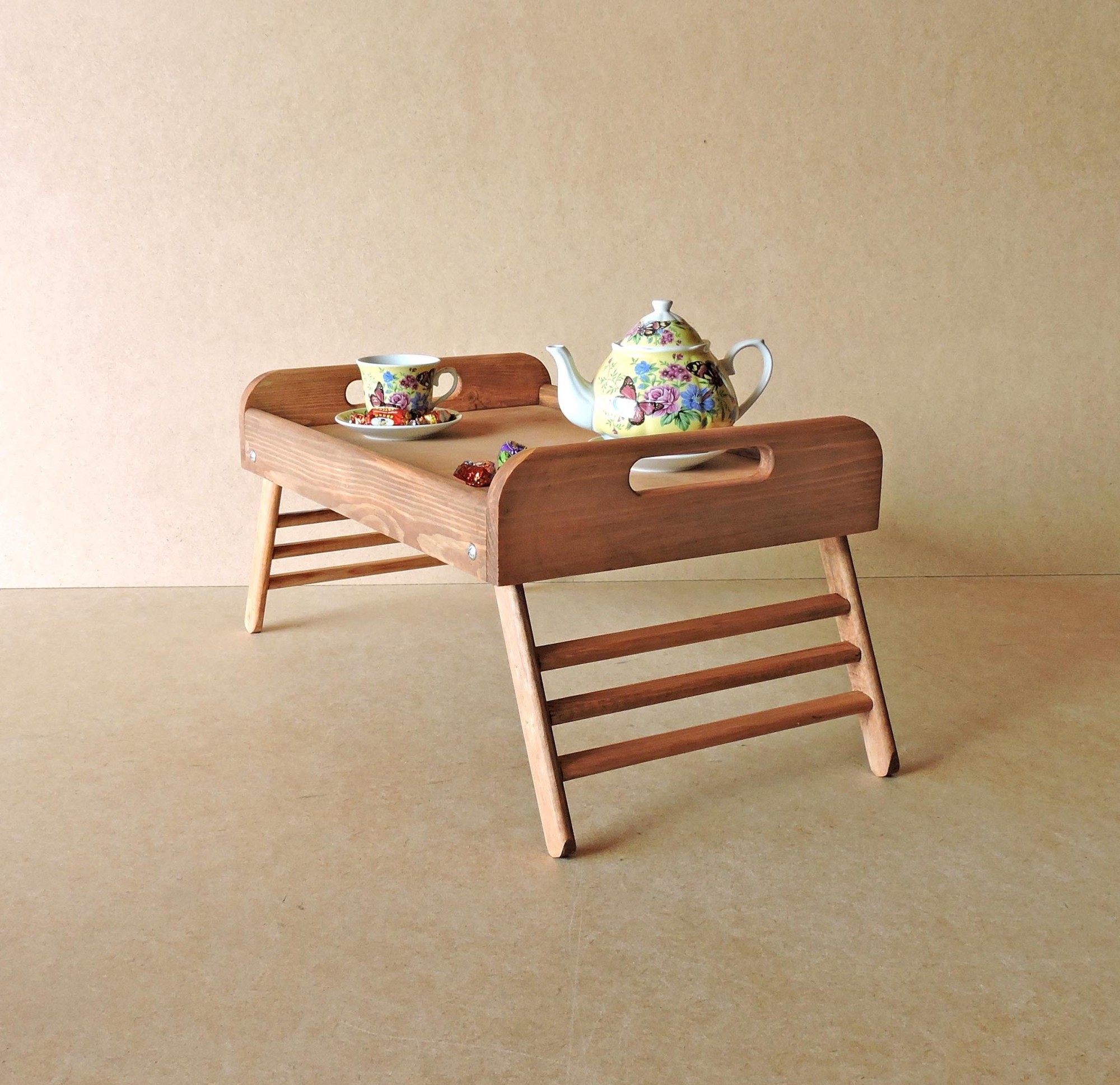 

Прикроватный столик-поднос MIZ Вермонт мускат 66х40х21,5 см (MIZ-СТП-0707)