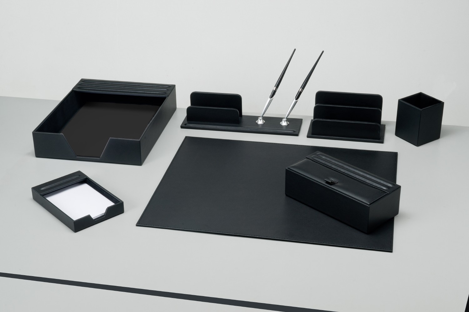 

Набор настольный из искусственной кожи BESTAR ADMIRAL черного цвета 7 предметов (20190824P7)