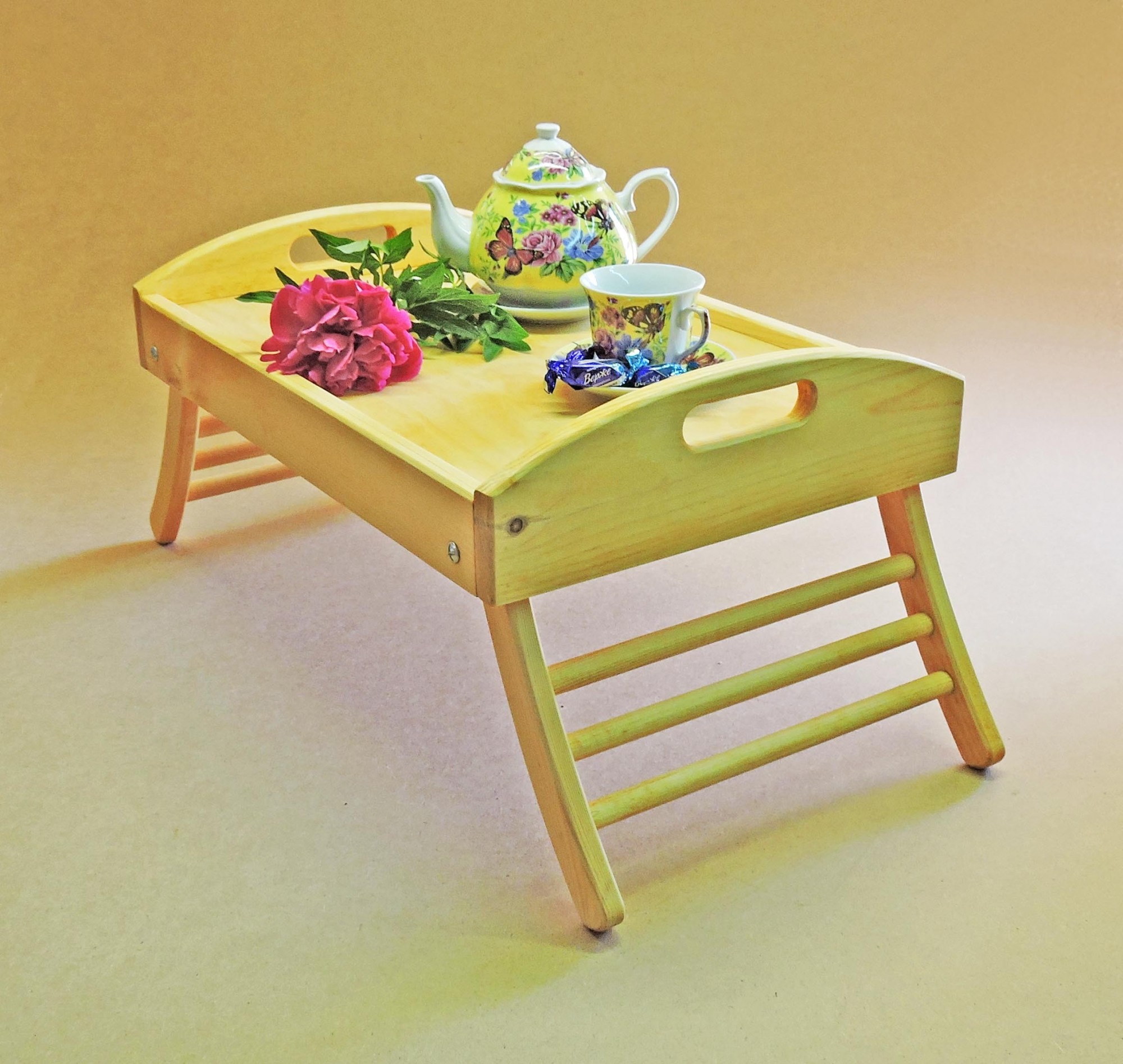 

Прикроватный столик-поднос MIZ Калифорния с ручками ваниль 56х36 см (MIZ-СТП-1209)