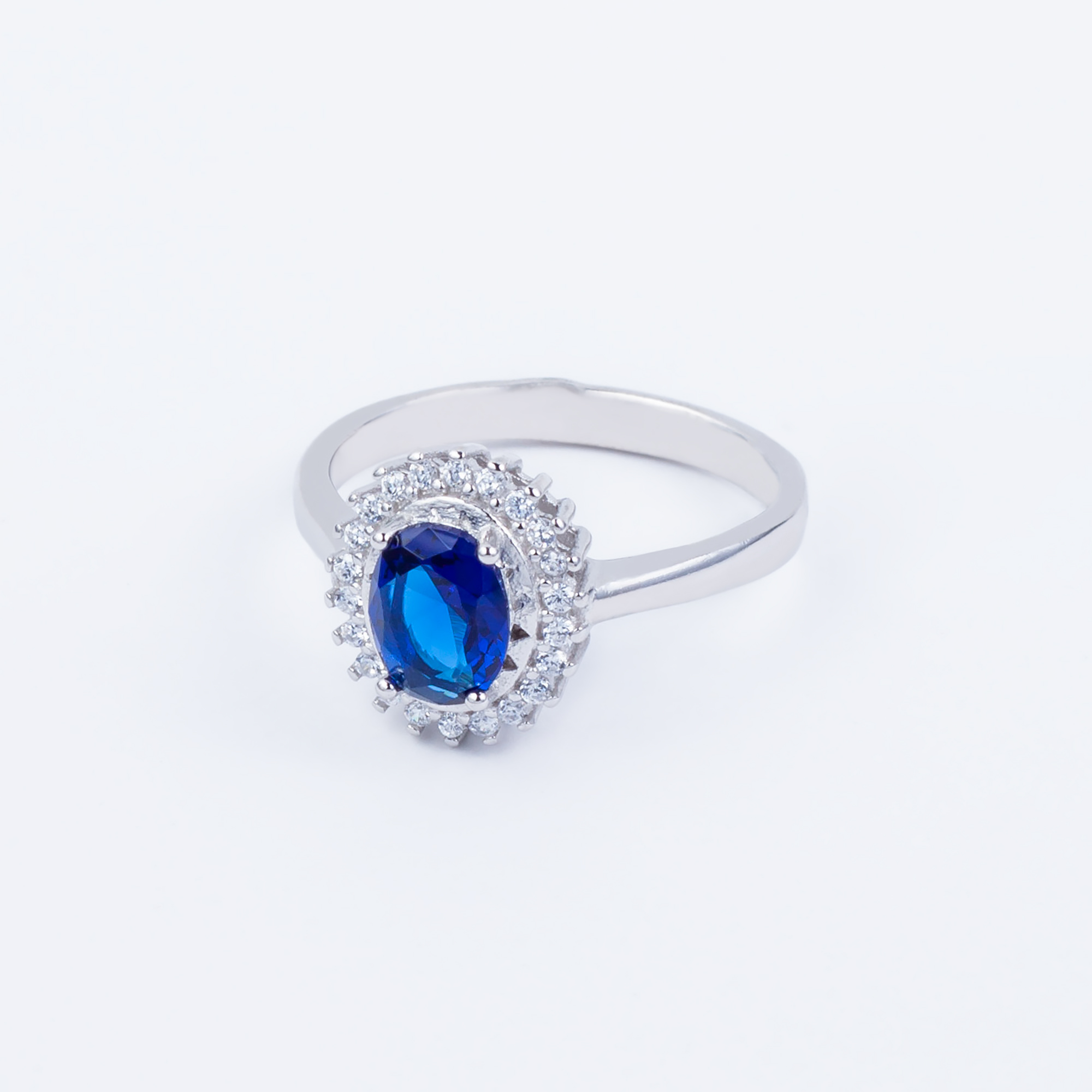

Каблучка TOP Silver размер 17,0 3,80 г 9510117с