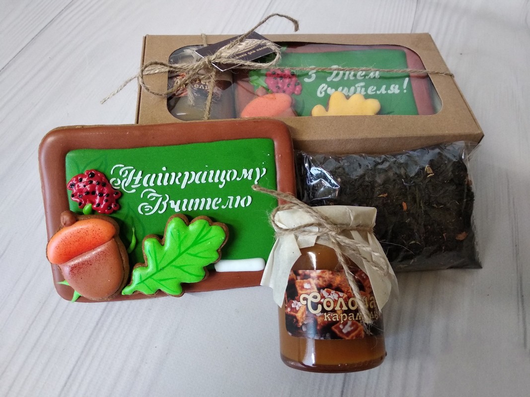 

Подарочный набор сладостей Перша Цукерня Слобожанщины "С Днём Учителя!"