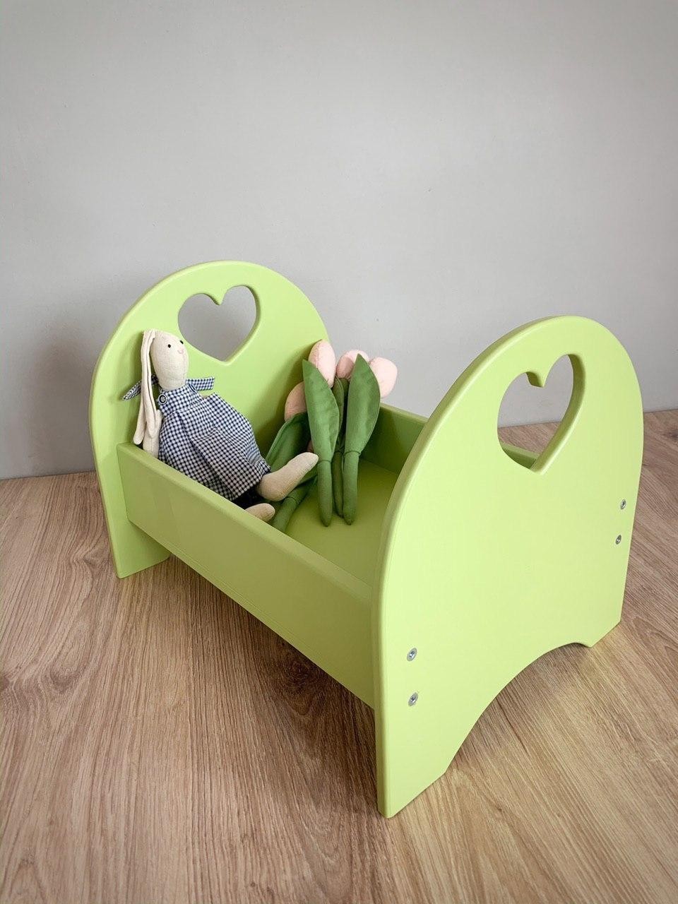 

Кровать для куклы ESIES Сердце оливковый 26х41 см