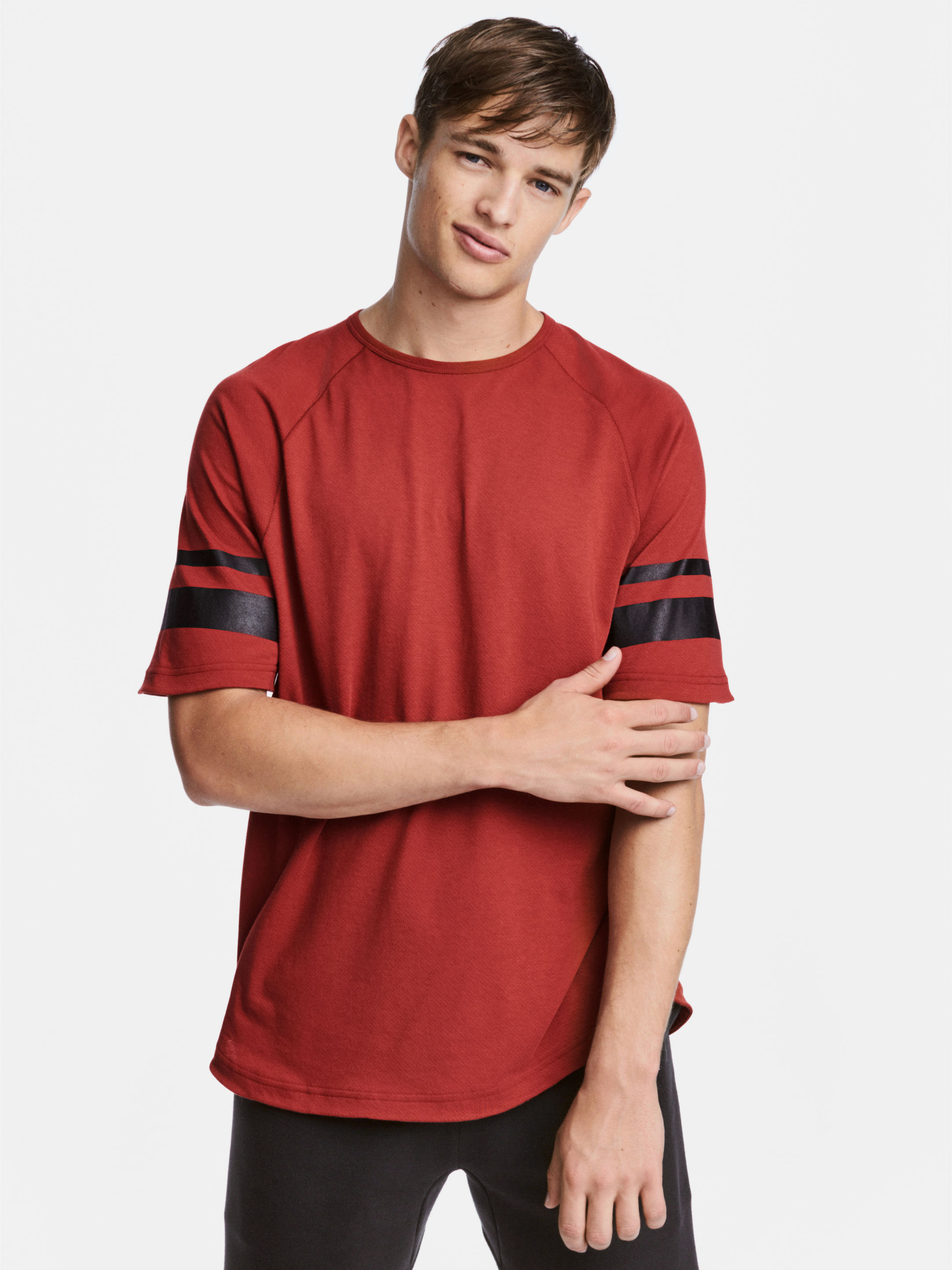 

Футболка H&M 5086486-AAKJ S Кирпичная с черным