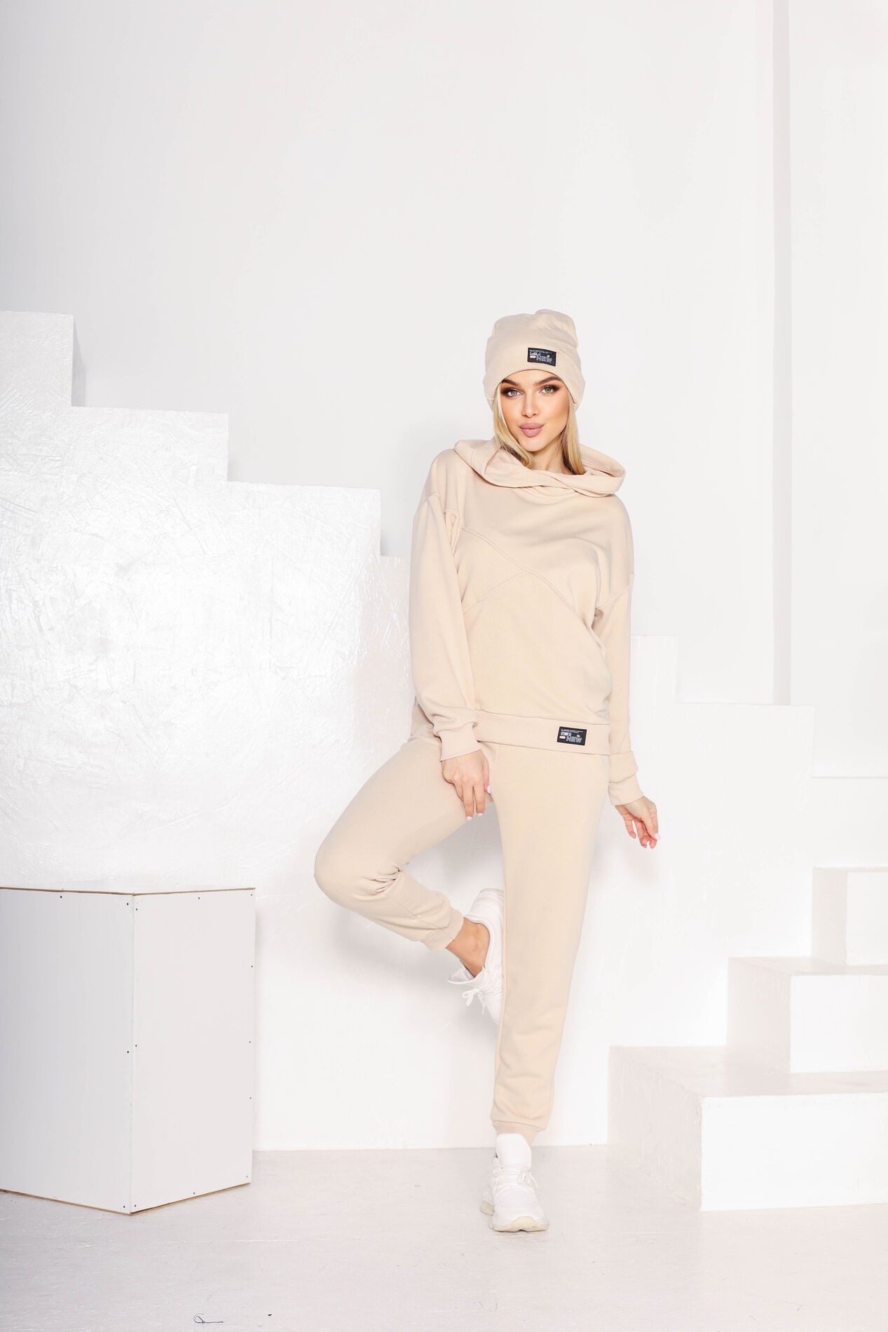 

Женский спортивный костюм YuLiYaNi, Виаси бежевый  46, Женский спортивный костюм YuLiYaNi, Виаси бежевый L 46