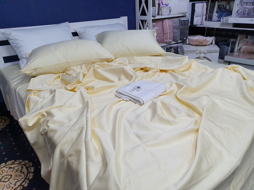 

Комплект постельного белья Komfort-tekstil CHAMPAGNE, №060 (Семейный)