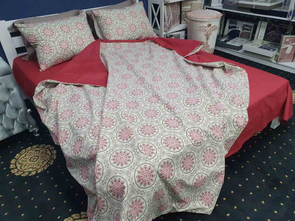 

Комплект постельного белья Komfort-tekstil Этно красный, ранфорс (Евро на резинке)