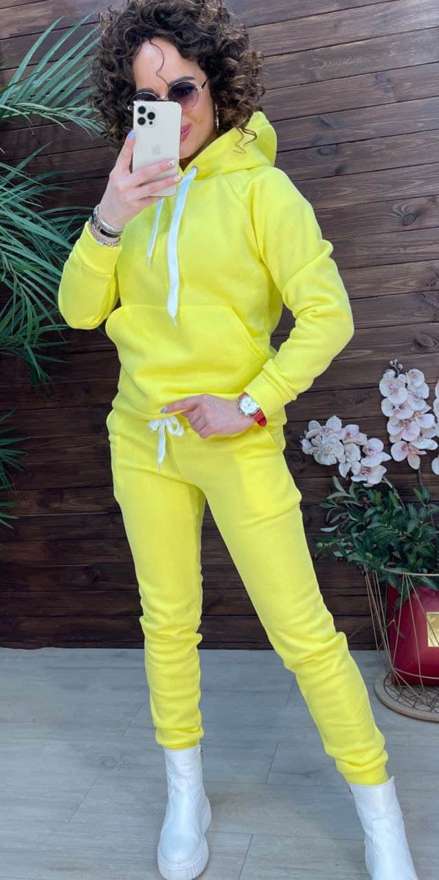 

Fashions • Спортивныи теплыи костюм Джессика Fashions  желтый, Fashions • Спортивныи теплыи костюм Джессика Fashions 46 желтый