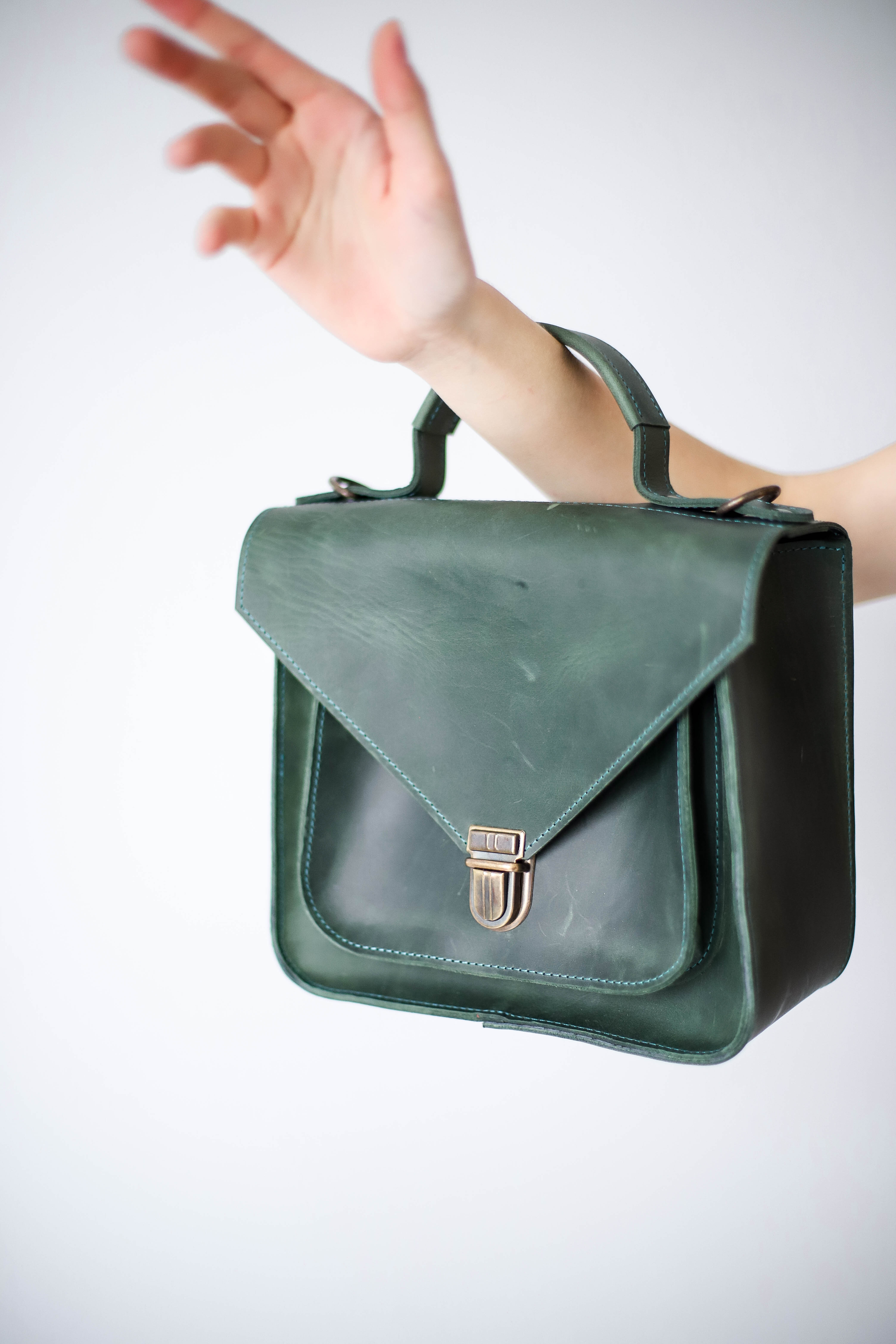 

Женская сумка из натуральной кожи boorbon 640-GREEN-1 зеленая