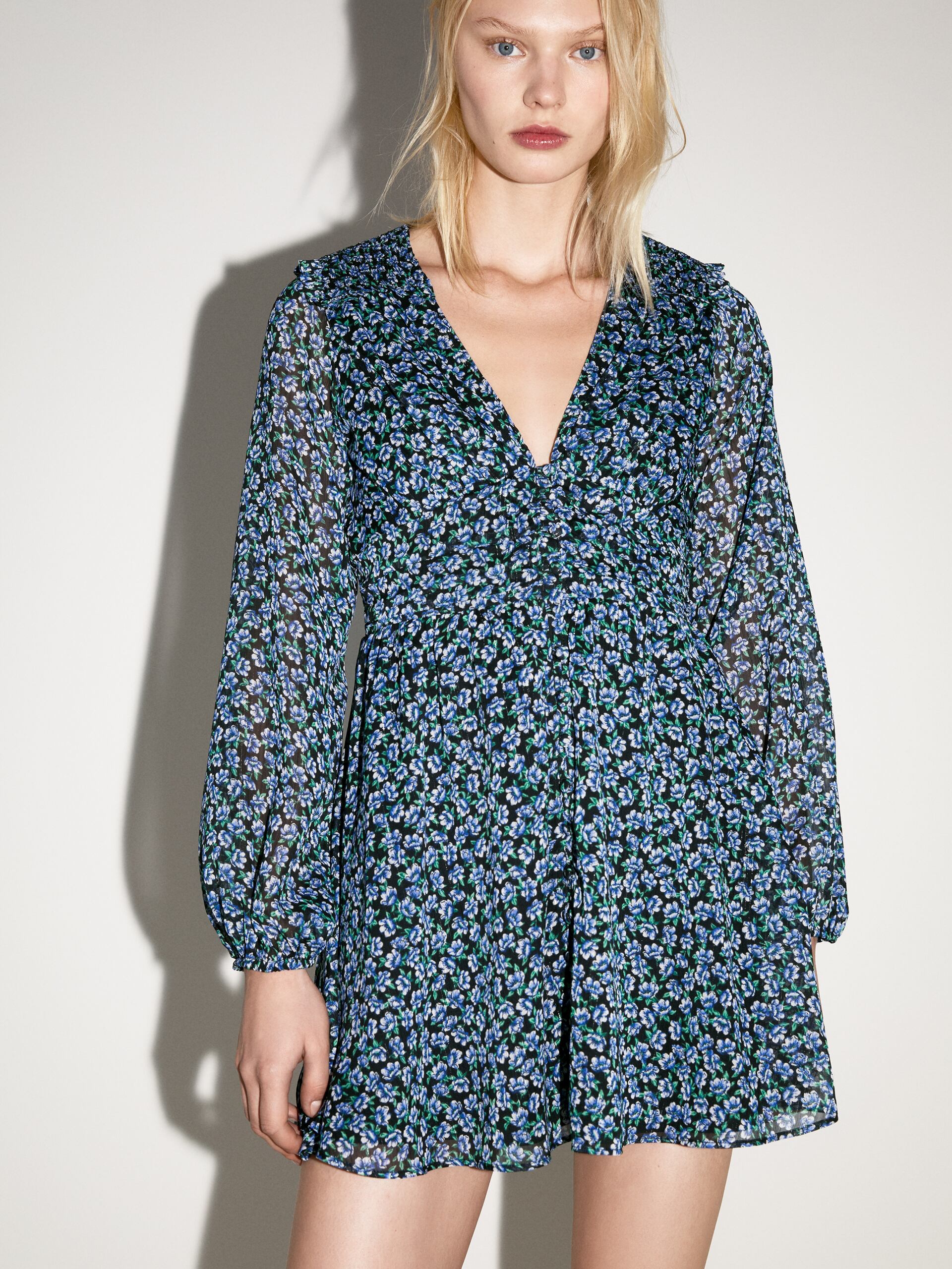 

Платье Zara 0003/374/800 L Синее с принтом