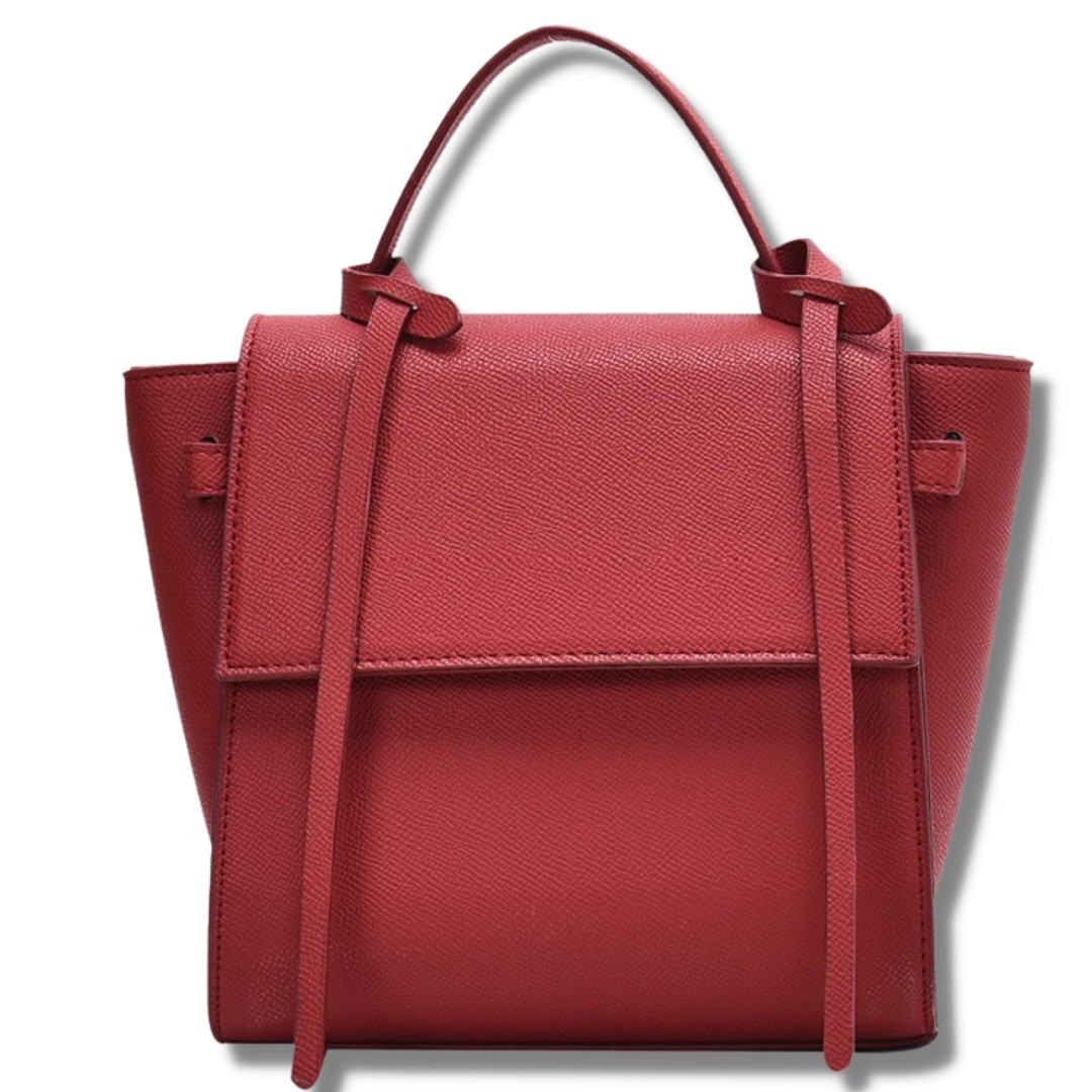 

Женская сумочка красная