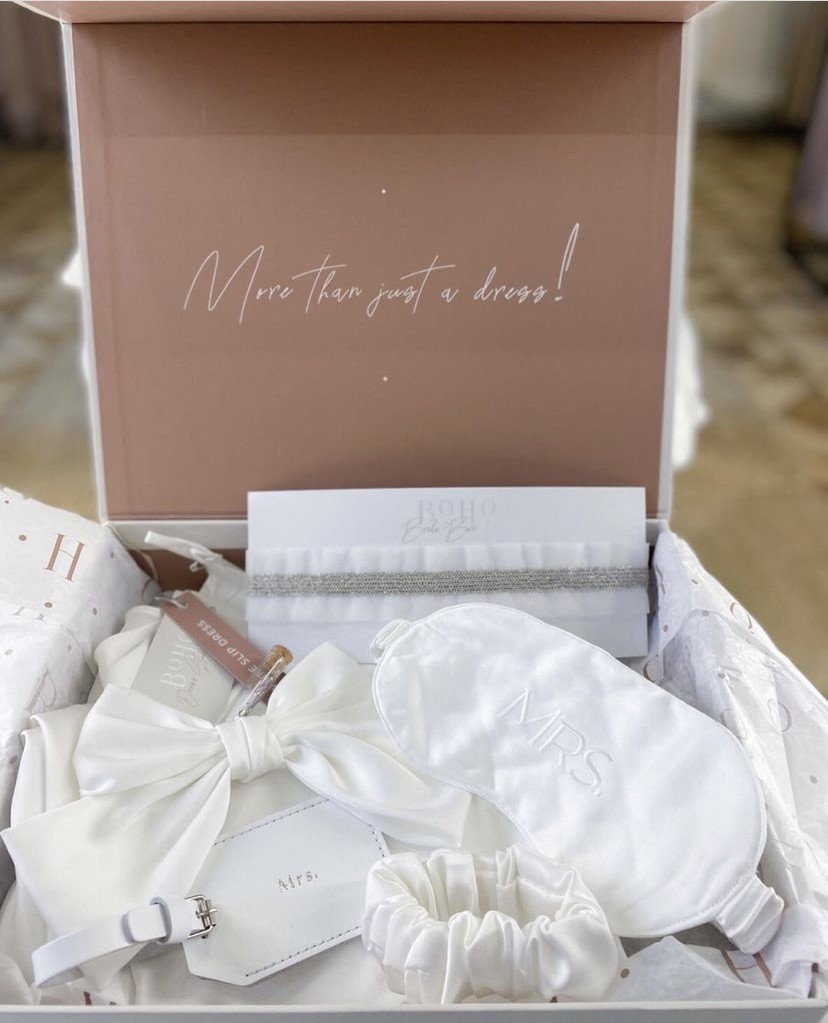 

Подарунковий бокс набір для нареченої Bride box