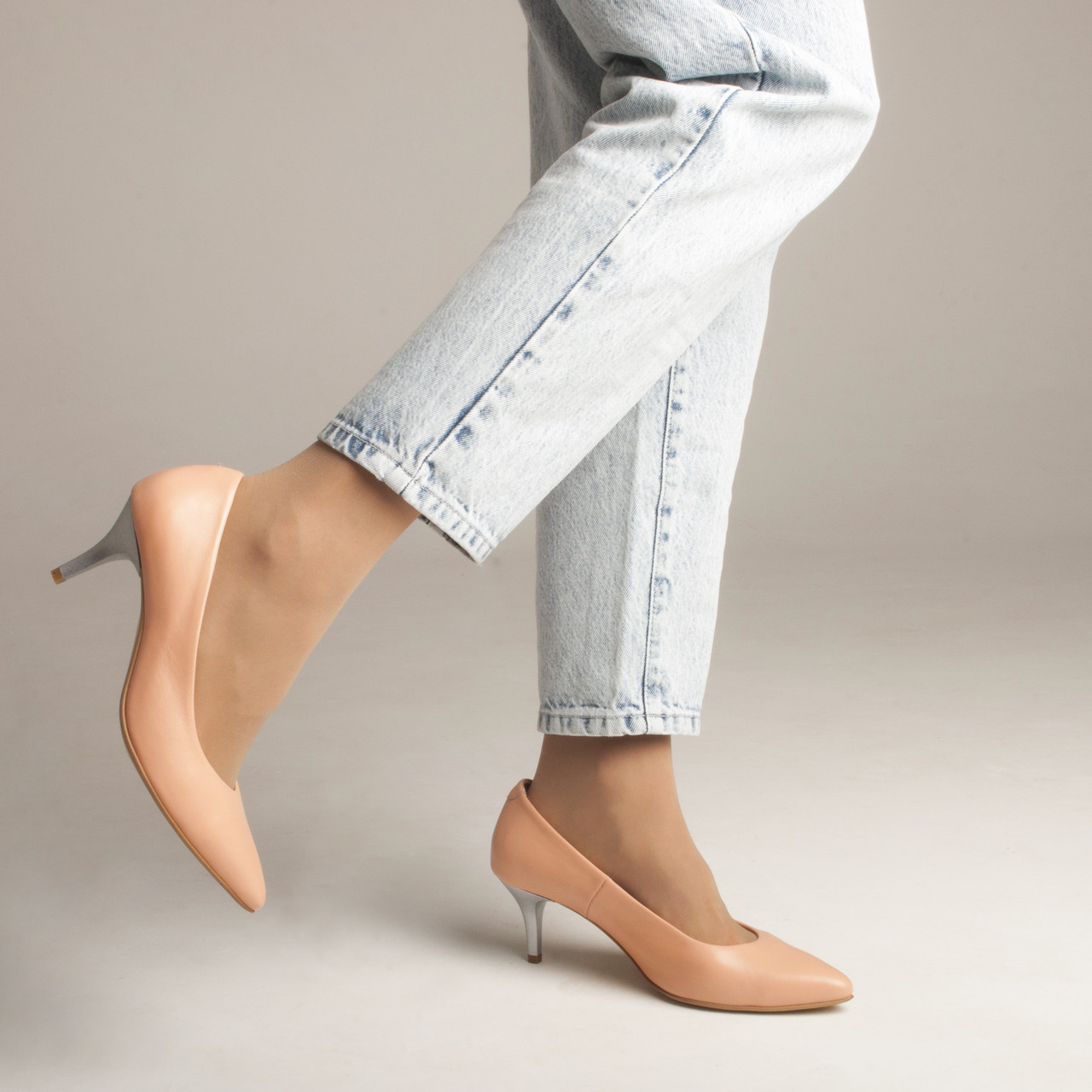 

Туфли лодочки кожаные 36-40 Woman's heel персиковые с заостренным носком на каблуке 39 (О-909)