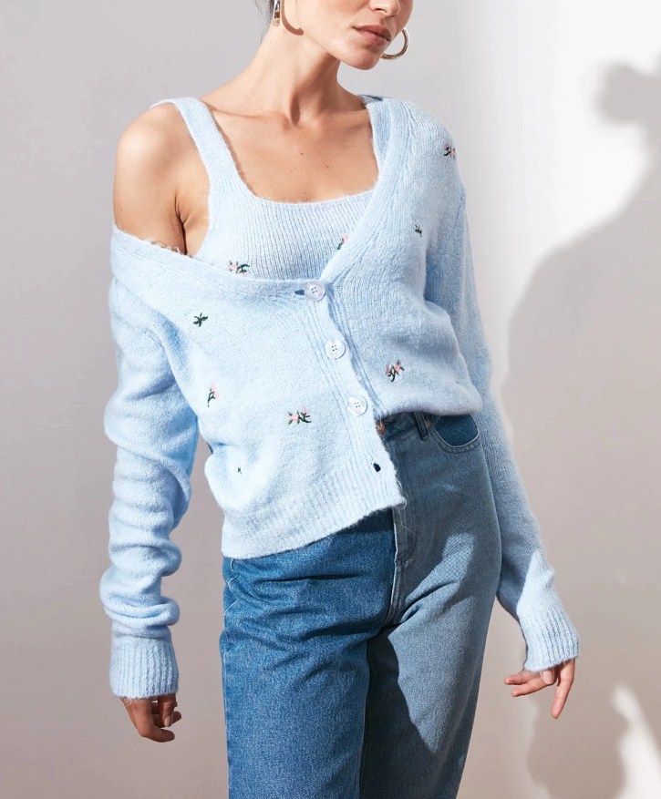 

Кардиган женский с вышивкой цветы голубой Cute flowers Berni Fashion (One Size) Голубой