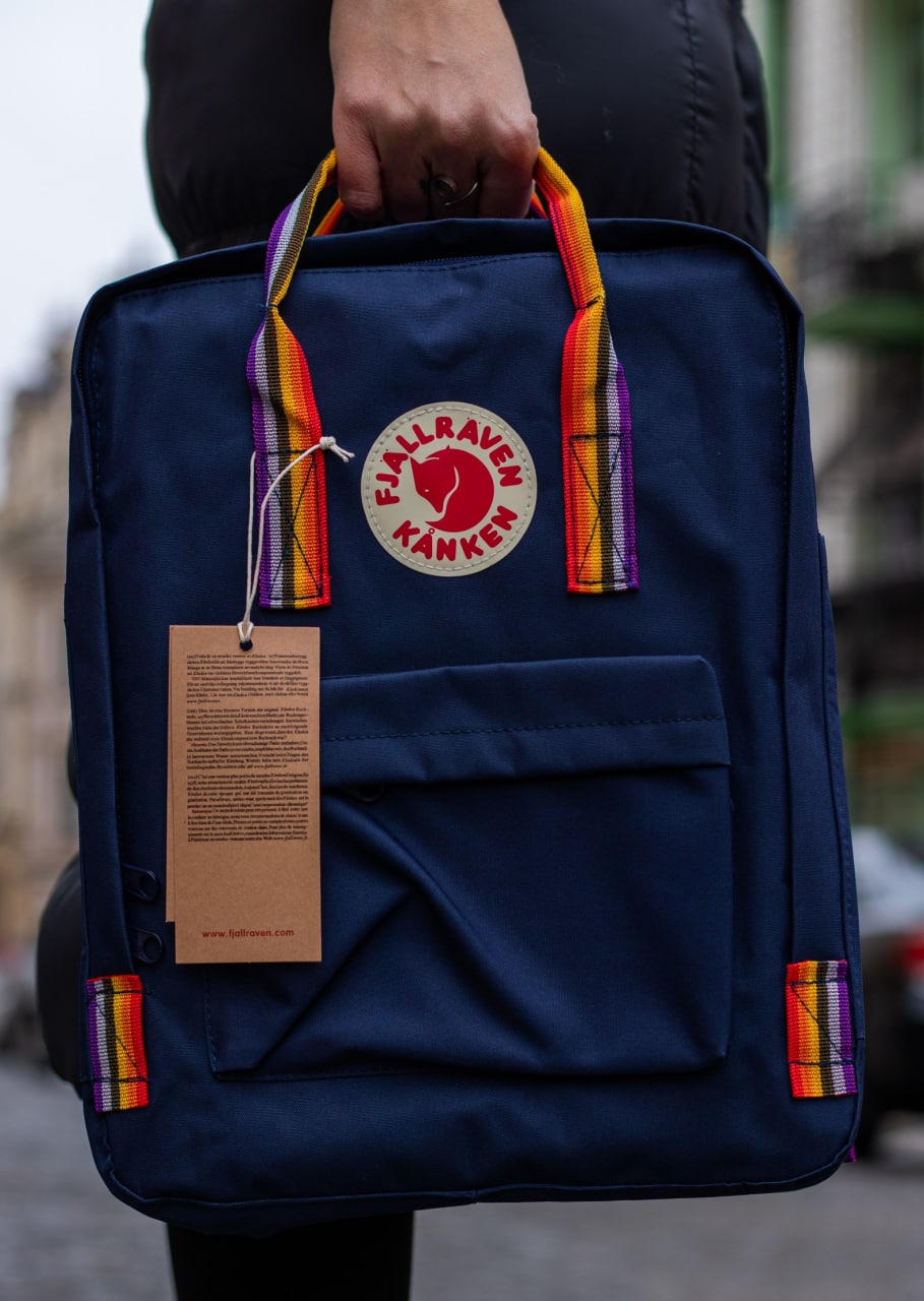 

Рюкзак темно-синего цвета с разноцветными ручками Fjallraven Kanken Rainbow