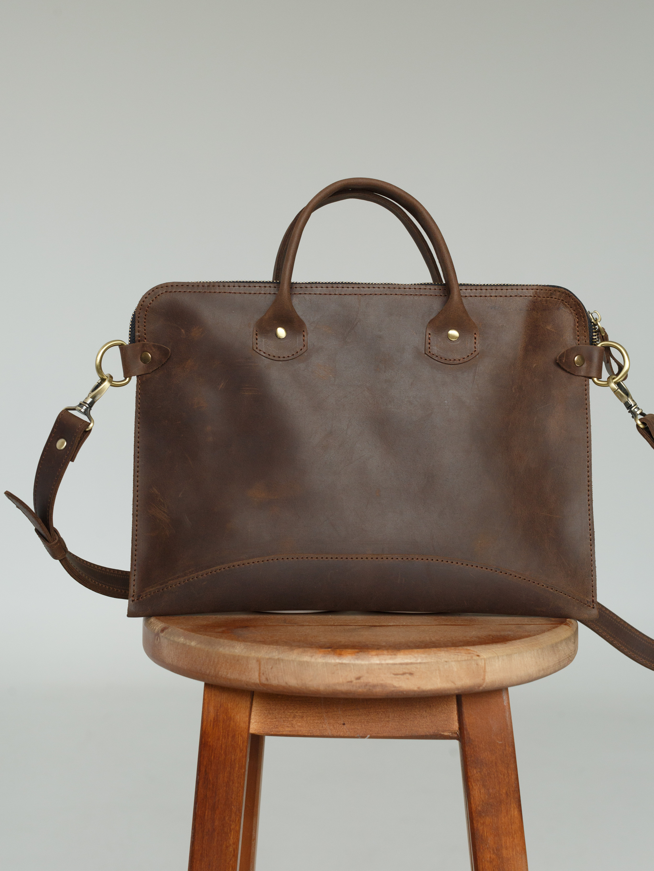 

Cумка из натуральной кожи boorbon MACBAG-BROWN-1 коричневая