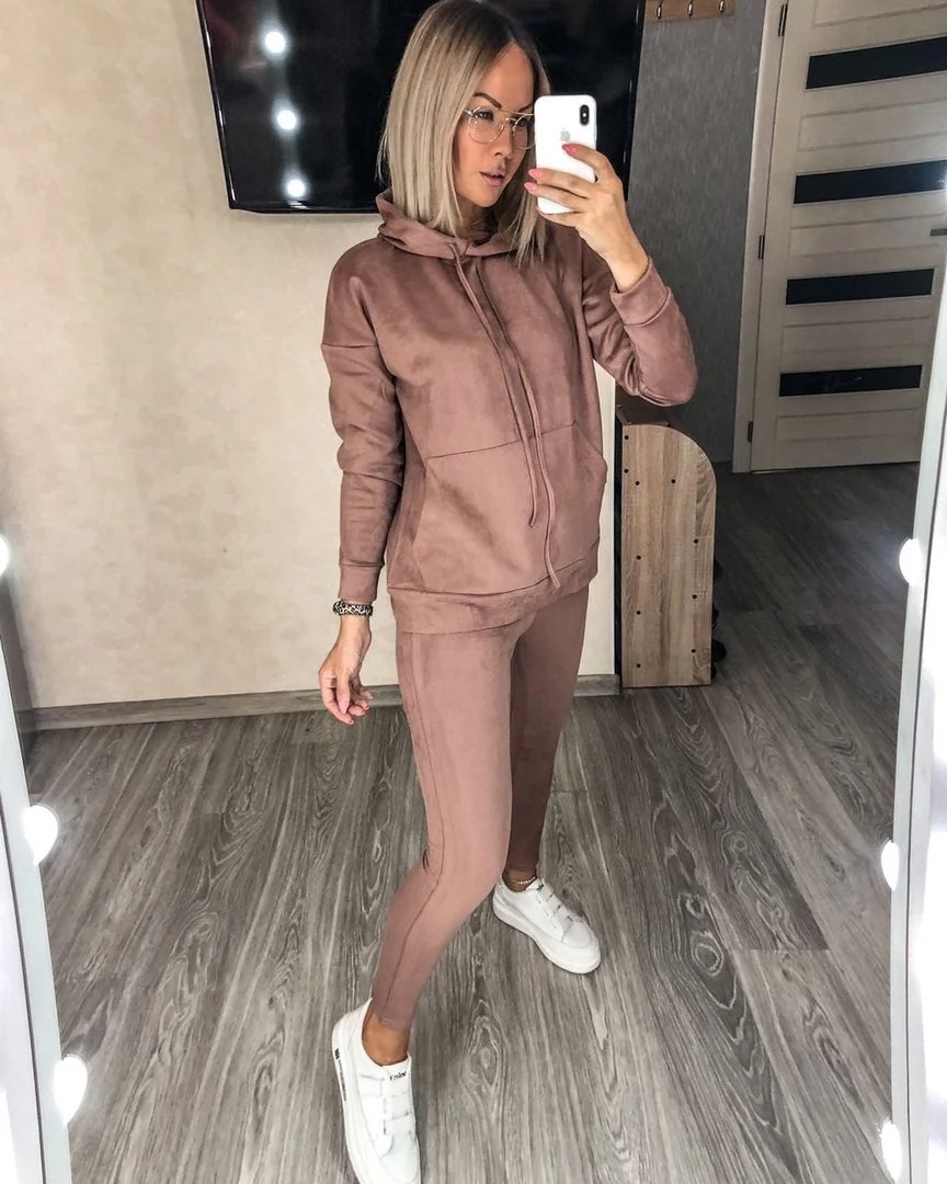 

Fashions Костюм спортивныи замшевыи Элис Fashions 42-44 капучино (274-ол)