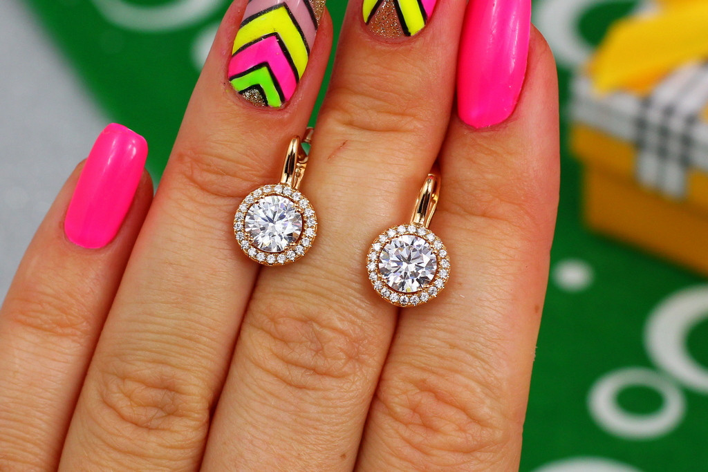 

Серьги Xuping Jewelry с белым фианитом и ободком из камней 1,5 см золотистые