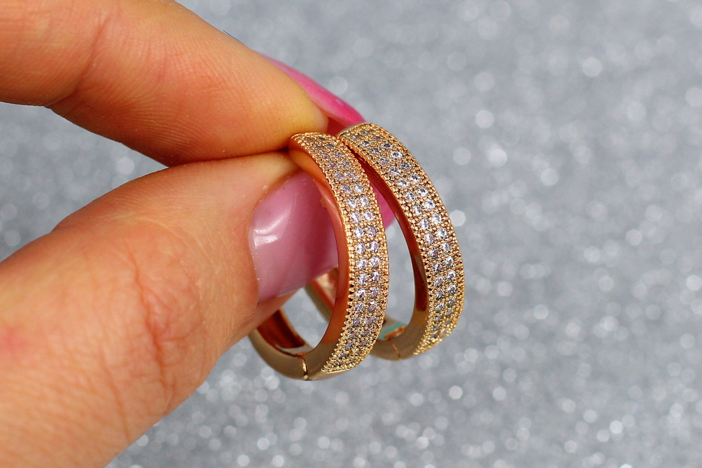 

Серьги Xuping Jewelry колечки с камнями спереди 2 см золотистые