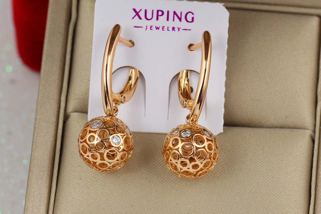 

Серьги подвески Xuping Jewelry 2,8 см с ажурными шариками 10 мм золотистые