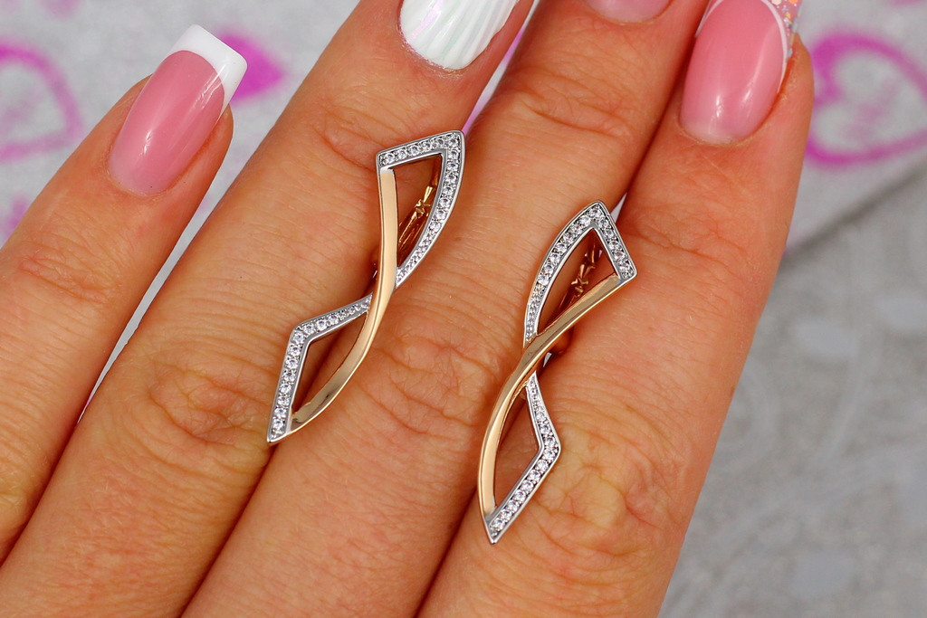 

Серьги Xuping Jewelry два треугольника 3,4 см золотистые