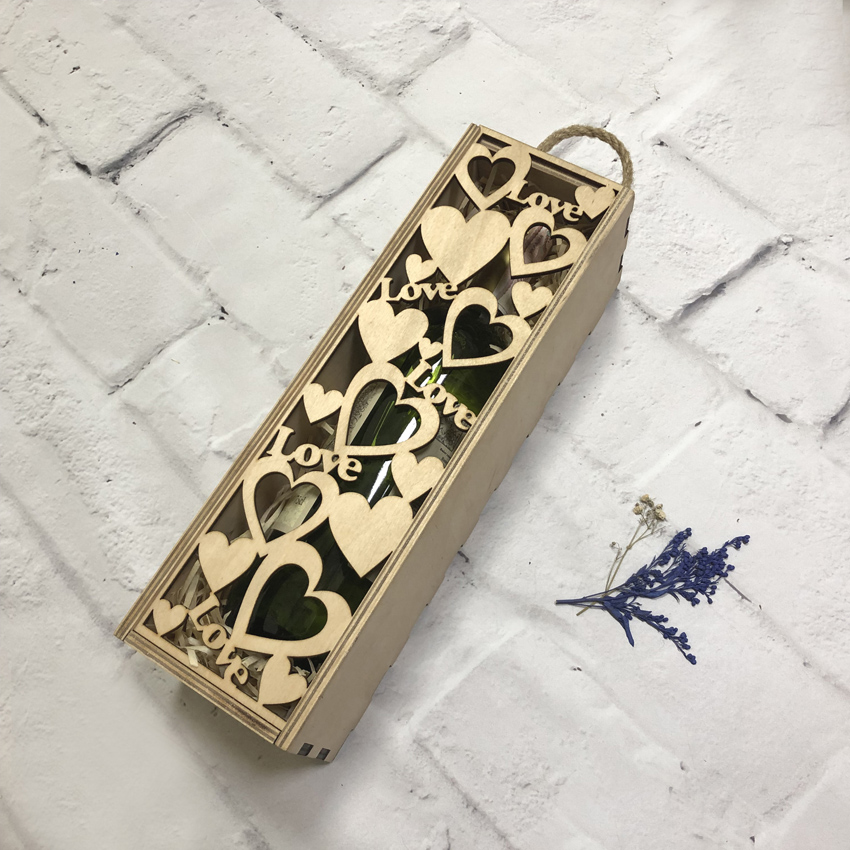 

Коробка для бутылки из фанеры LOVE IS CAPSBOARD (245000)
