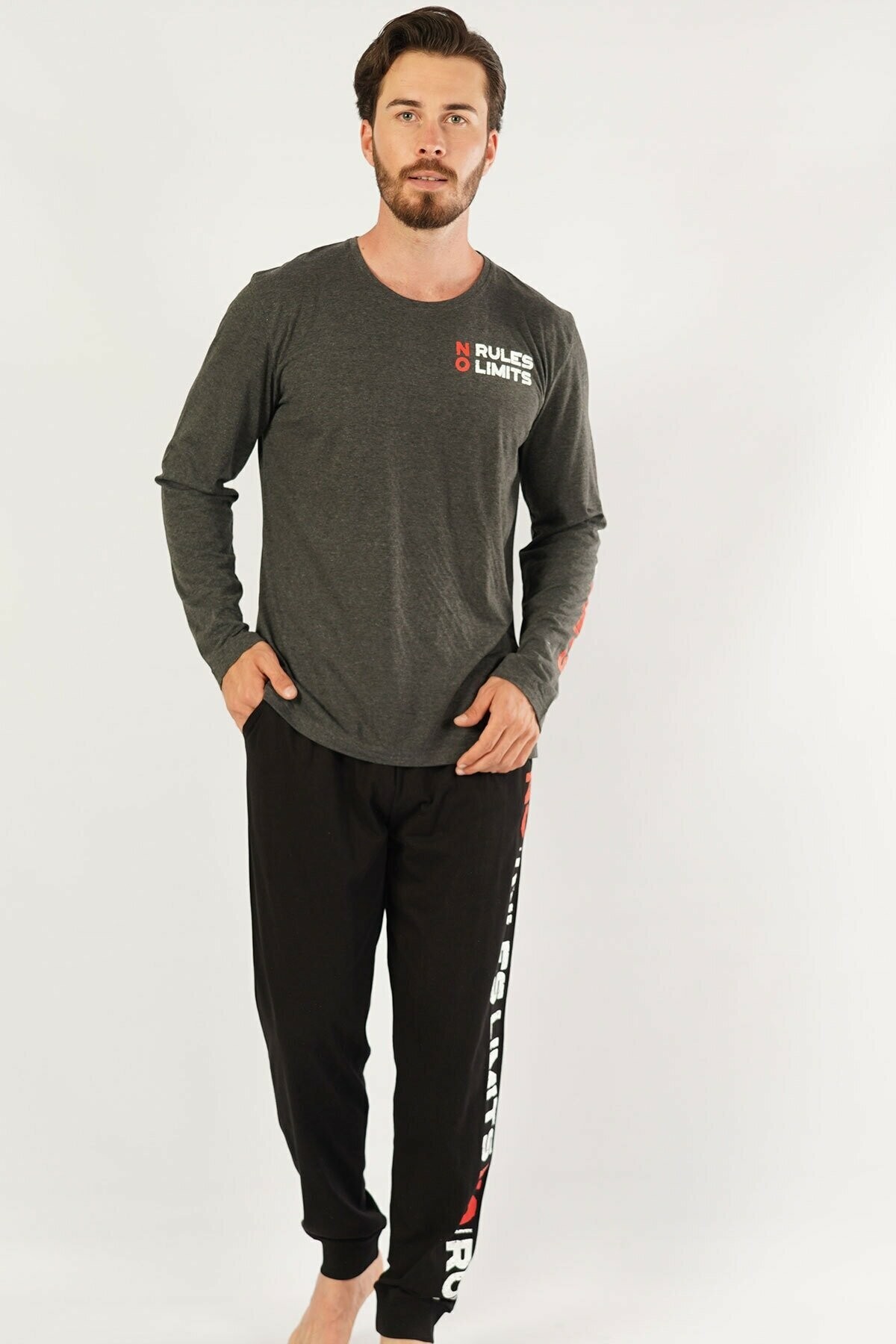 

Комплект лонгслив и брюки Vienetta L черный 104055