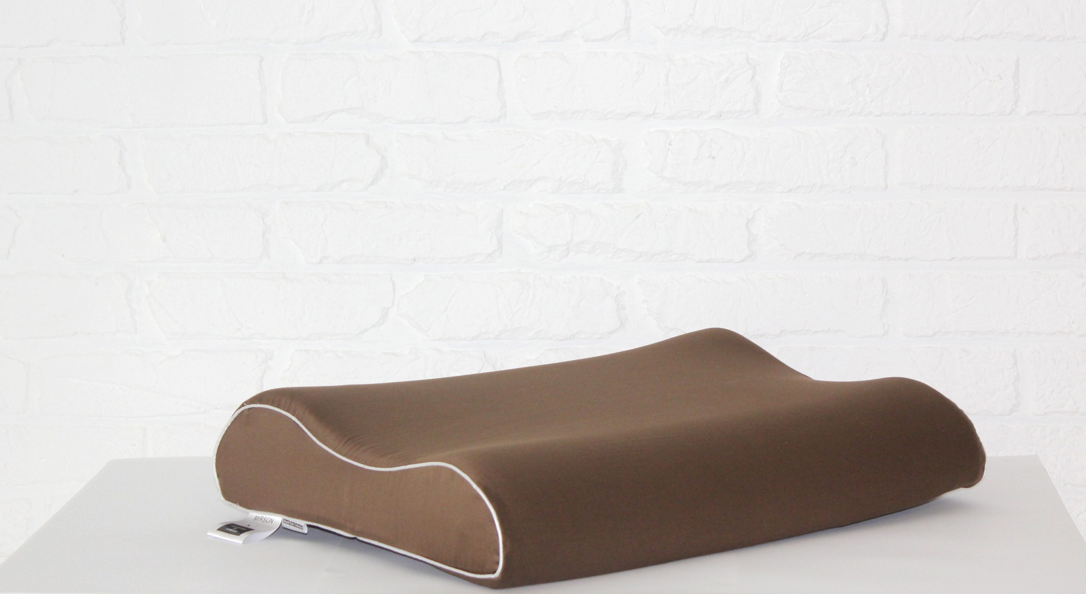 

Подушка ортопедическая MirSon №7097 Elite Delicate Satin Cacao 58х40х10,5 см италия, пена memory foam