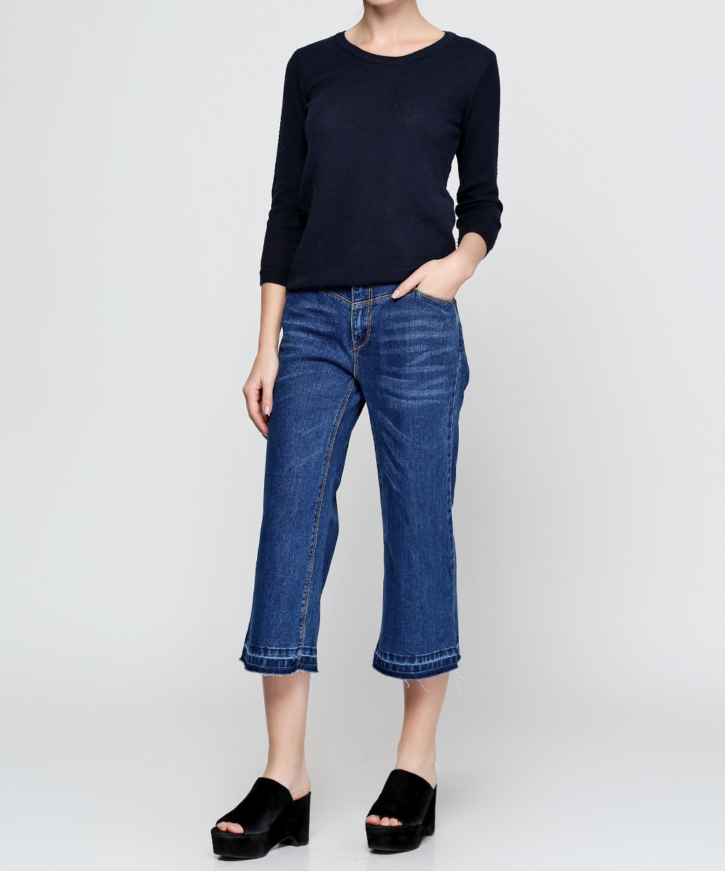 

Капри Stradivarius 2303-510-702 42 синий
