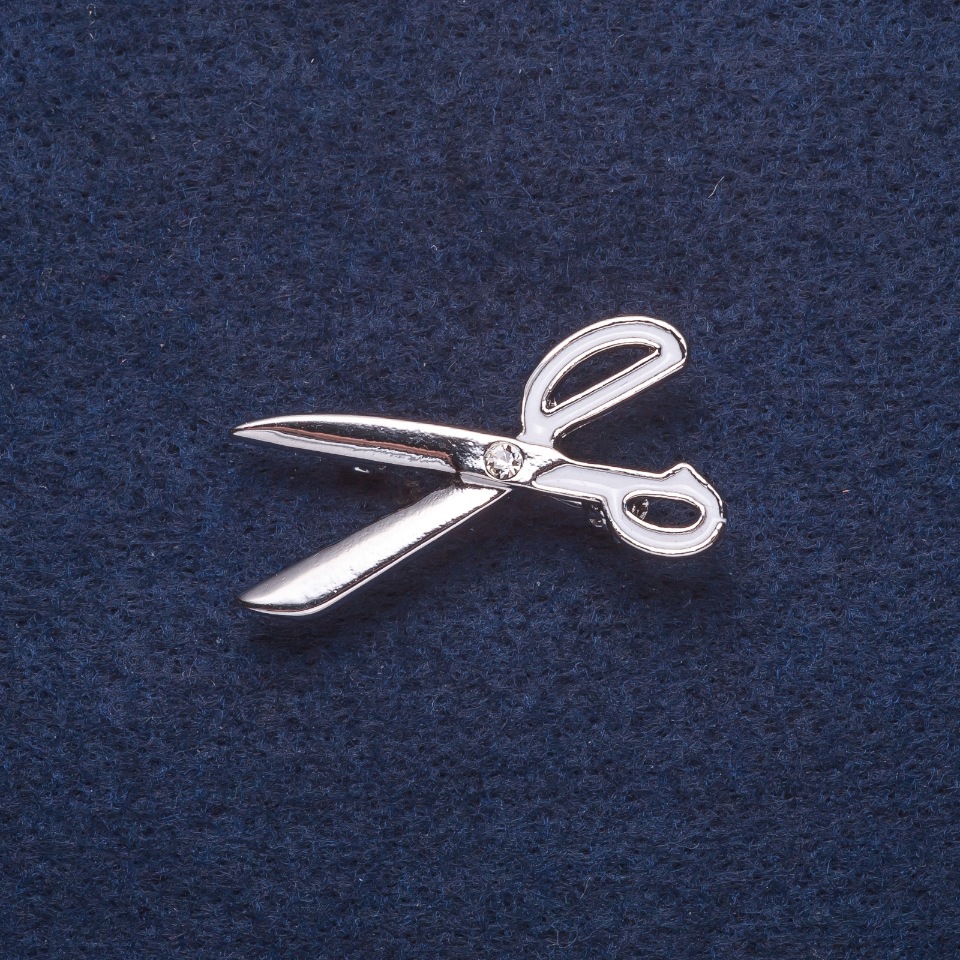 

Брошь "Ножницы" белая эмаль цвет металла серебро 3,5х1,7см, ida17533