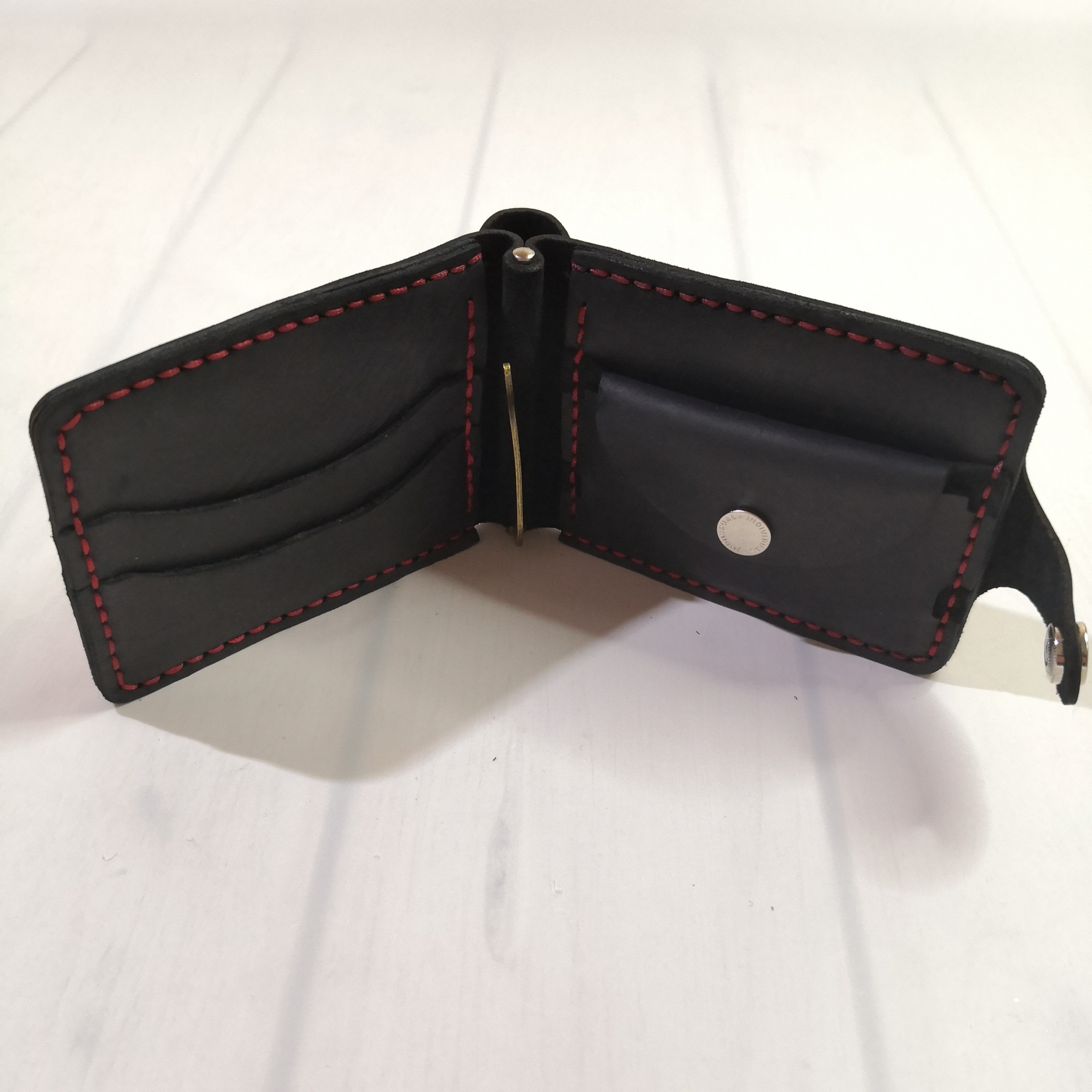 

Мужской зажим для денег Hummer, с отделом для монет, с защитой RFID, натуральная кожа, ручная работа - черный прошитый красной нитью