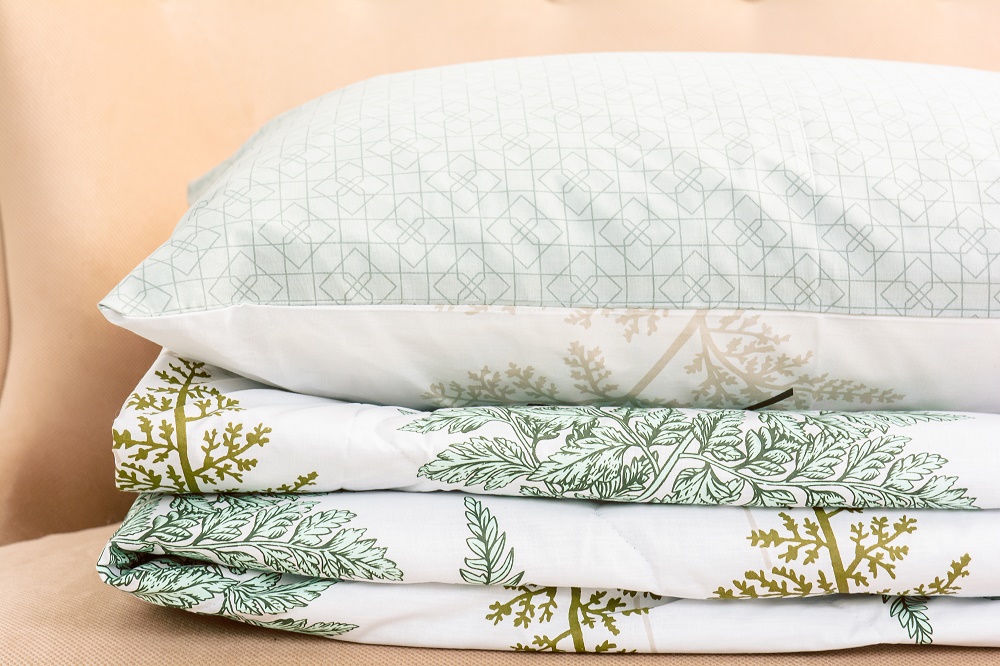 

Набор MirSon №2718 Silk Kapok 17-0006 Donata (одеяло + 2 наволочки) 110х140 см + 40х60 см италия, шелк