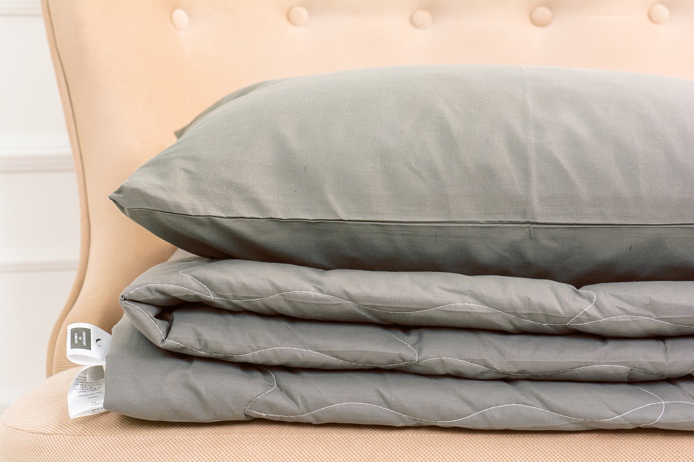 

Набор MirSon №2711 Silk Kapok 16-5803 Geronimo (одеяло + 2 наволочки) 220х240 см + 50х70 см италия, шелк