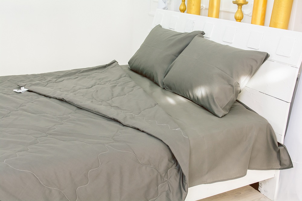 

Набор MirSon №2496 Silk Kapok 16-5803 Geronimo (одеяло + 2 наволочки + простынь) 155х215 см + 150х220 см + 50х70 см италия, шелк
